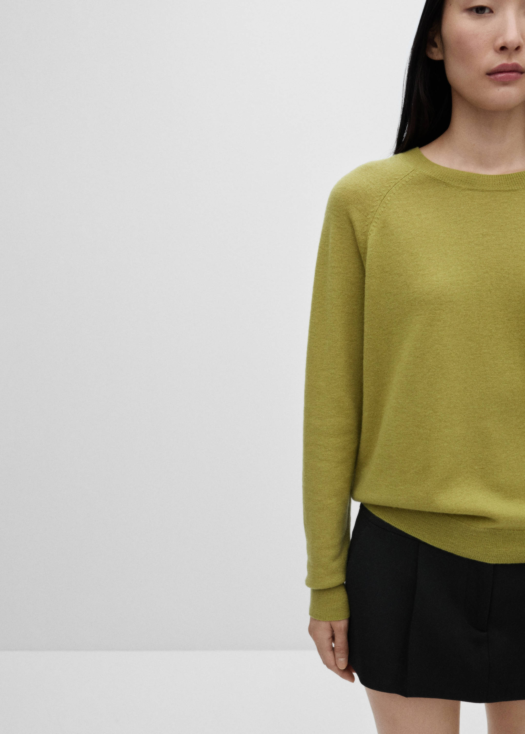 Rounded neck wool sweater - Details of the article 1