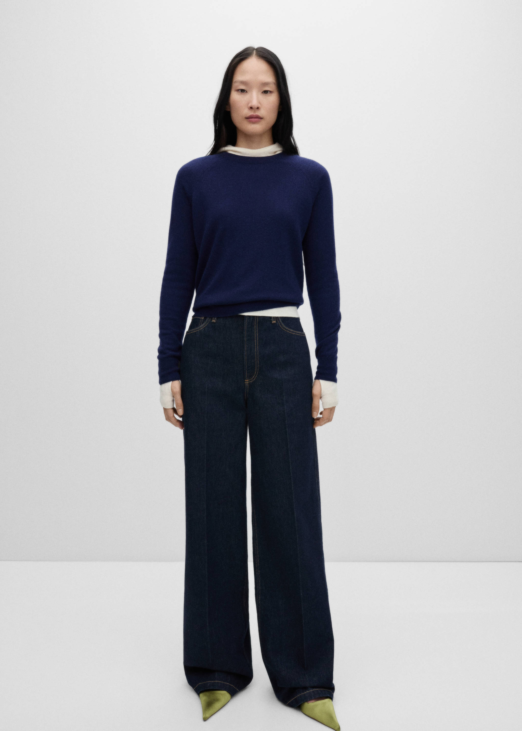 Rounded neck wool sweater - General plane