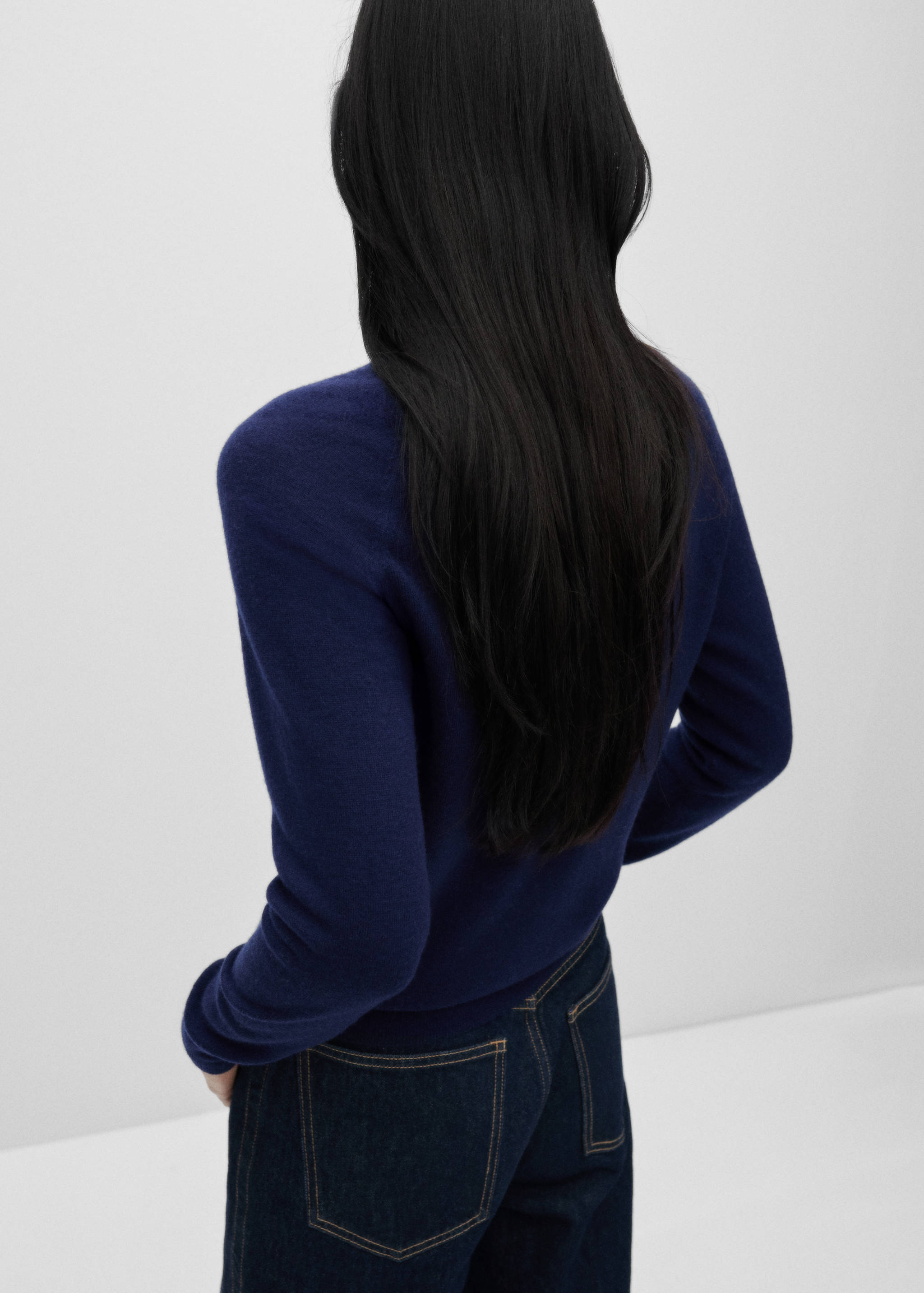 Rounded neck wool sweater - Reverse of the article