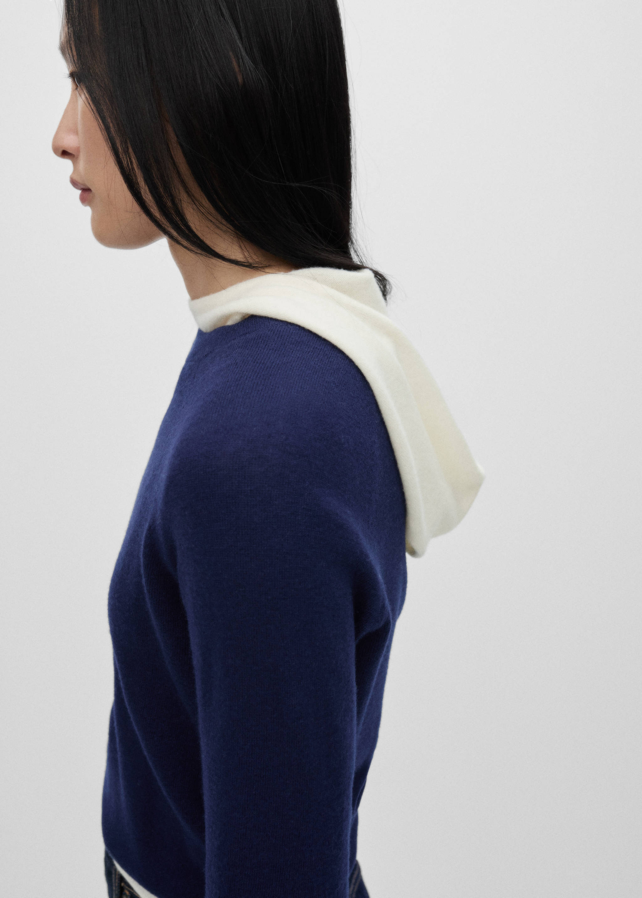 Rounded neck wool sweater - Details of the article 2