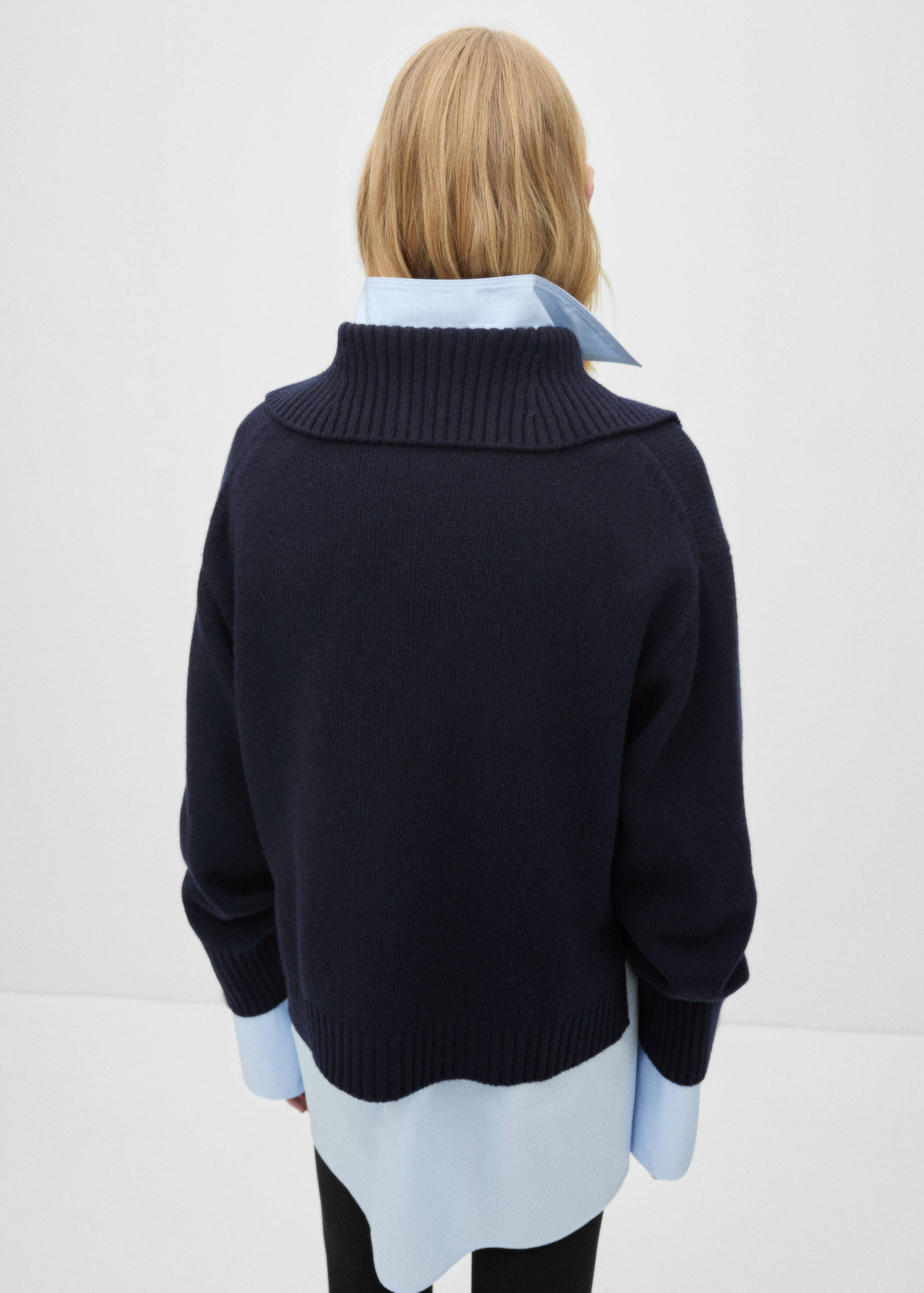 100% wool sweater with lapel collar - Reverse of the article