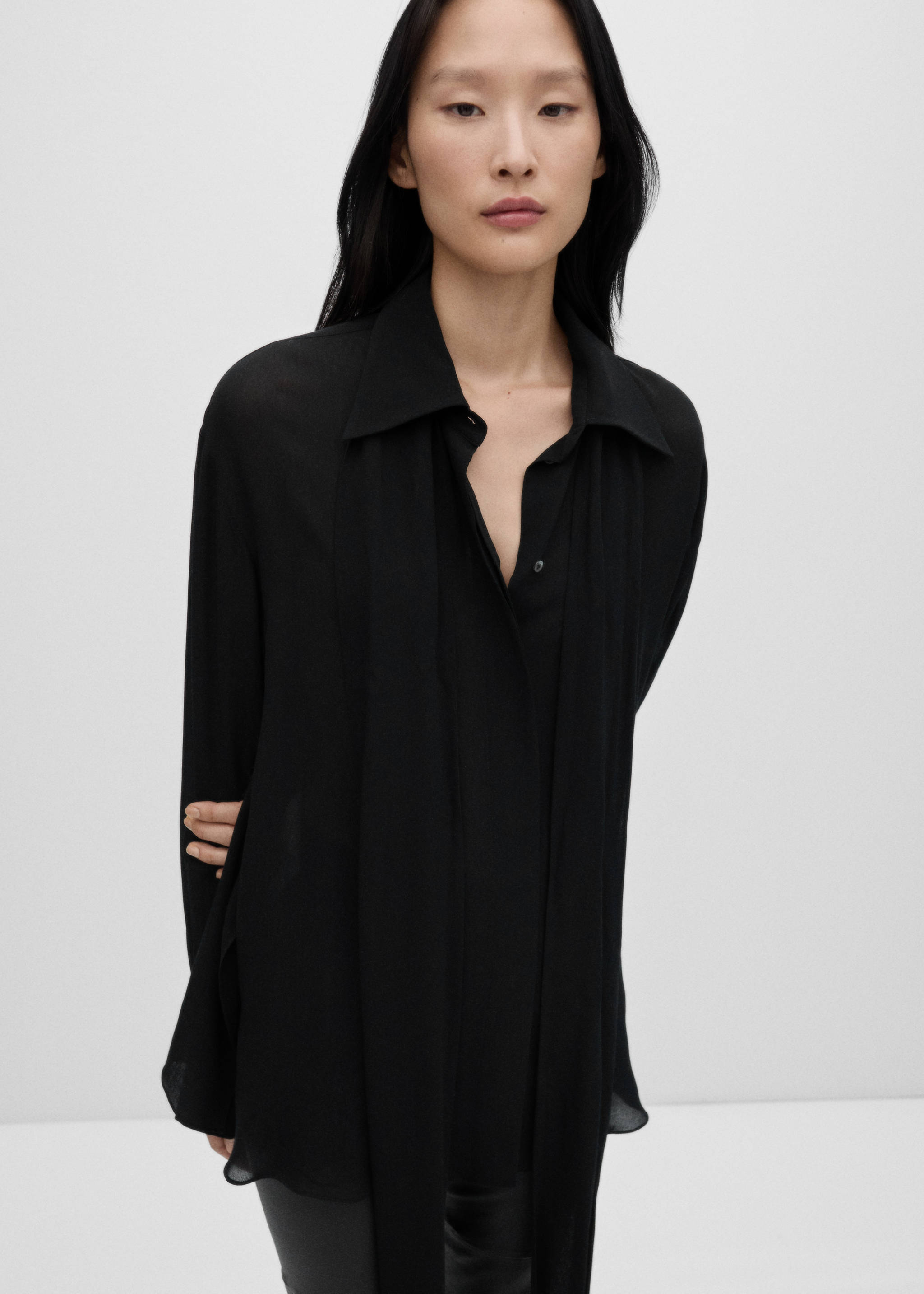 Semi-transparent lace shirt - Medium plane