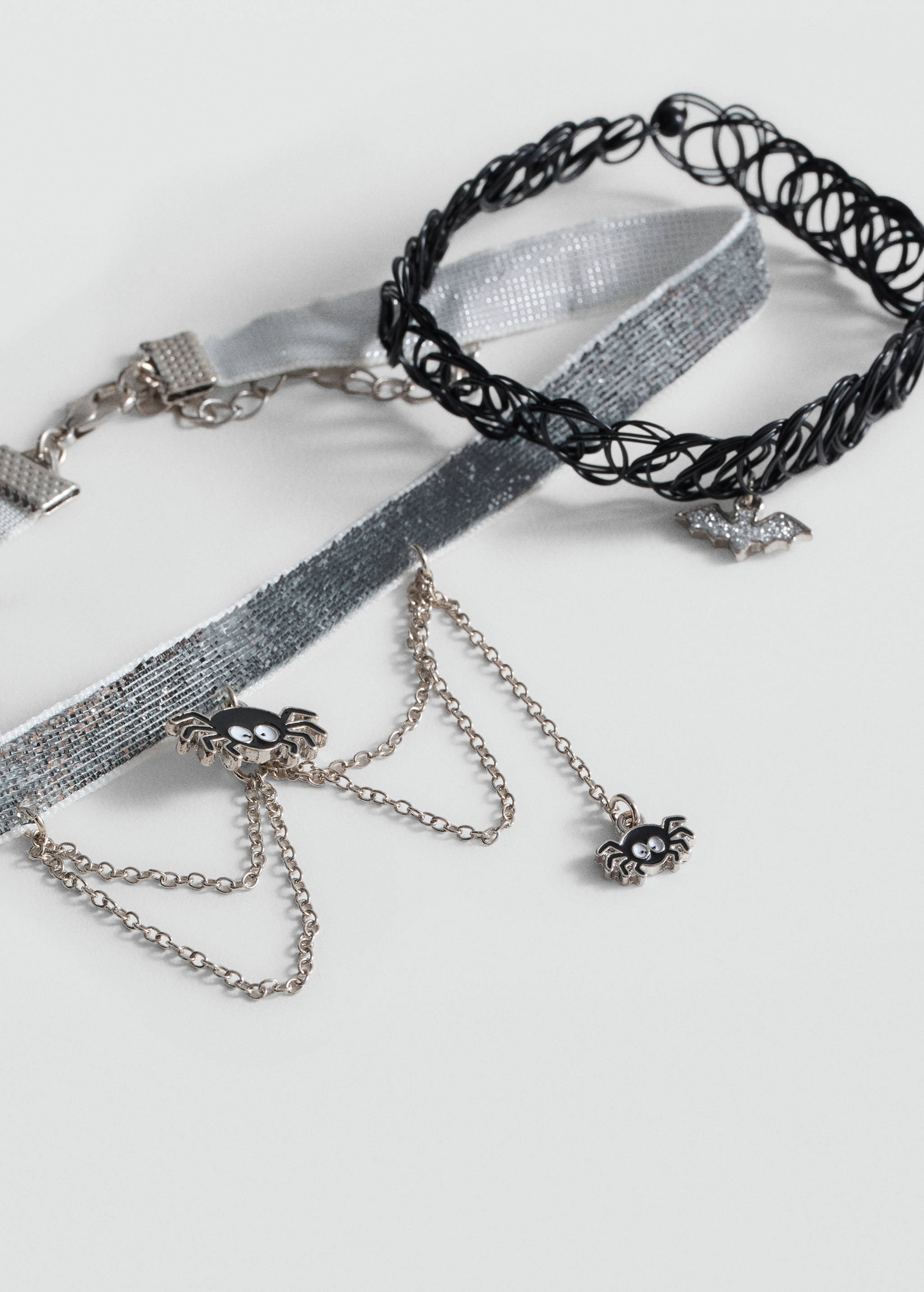 Lot 2 ras-du-cou Halloween - Plan moyen