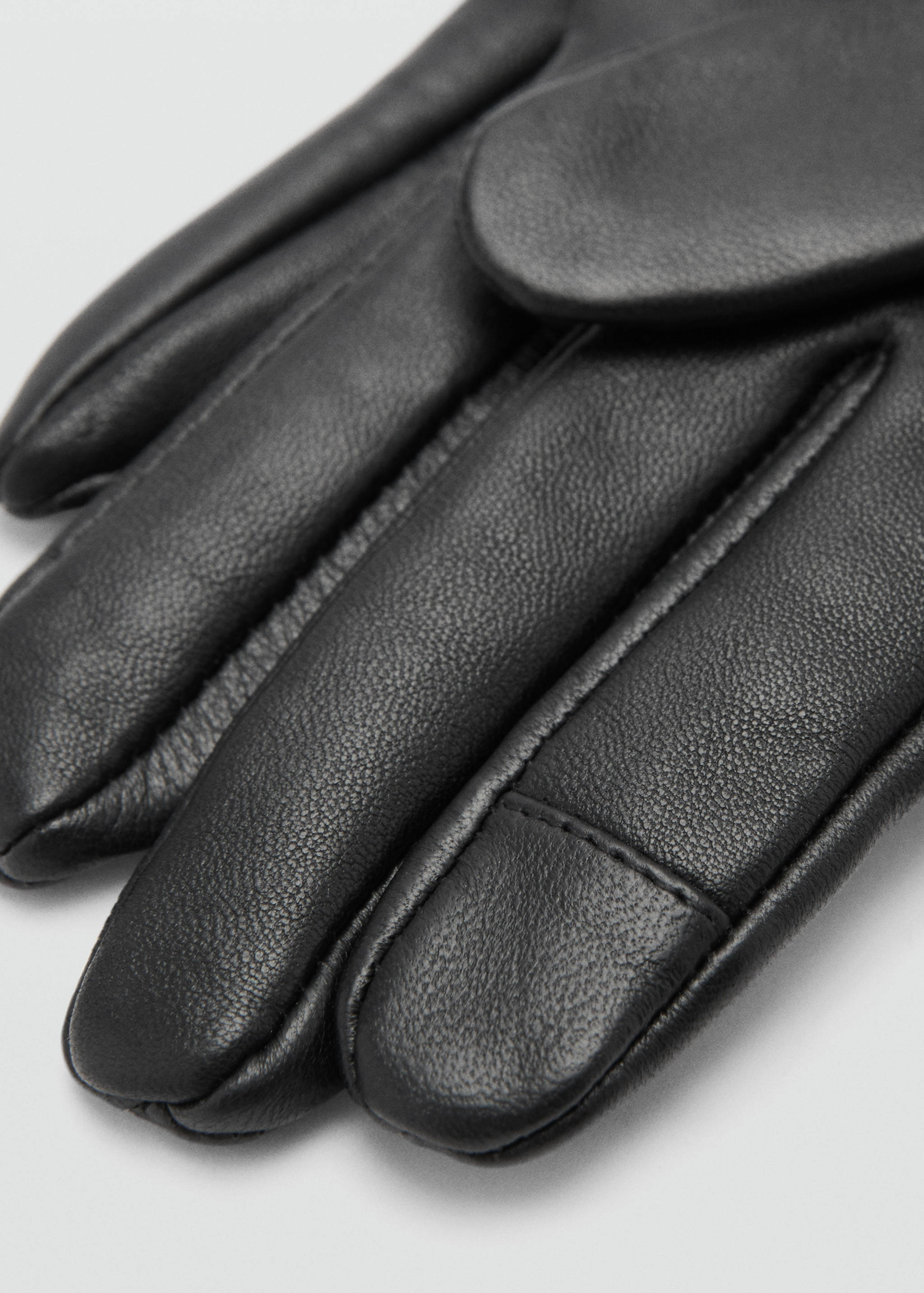 Gants longs en cuir - Plan moyen