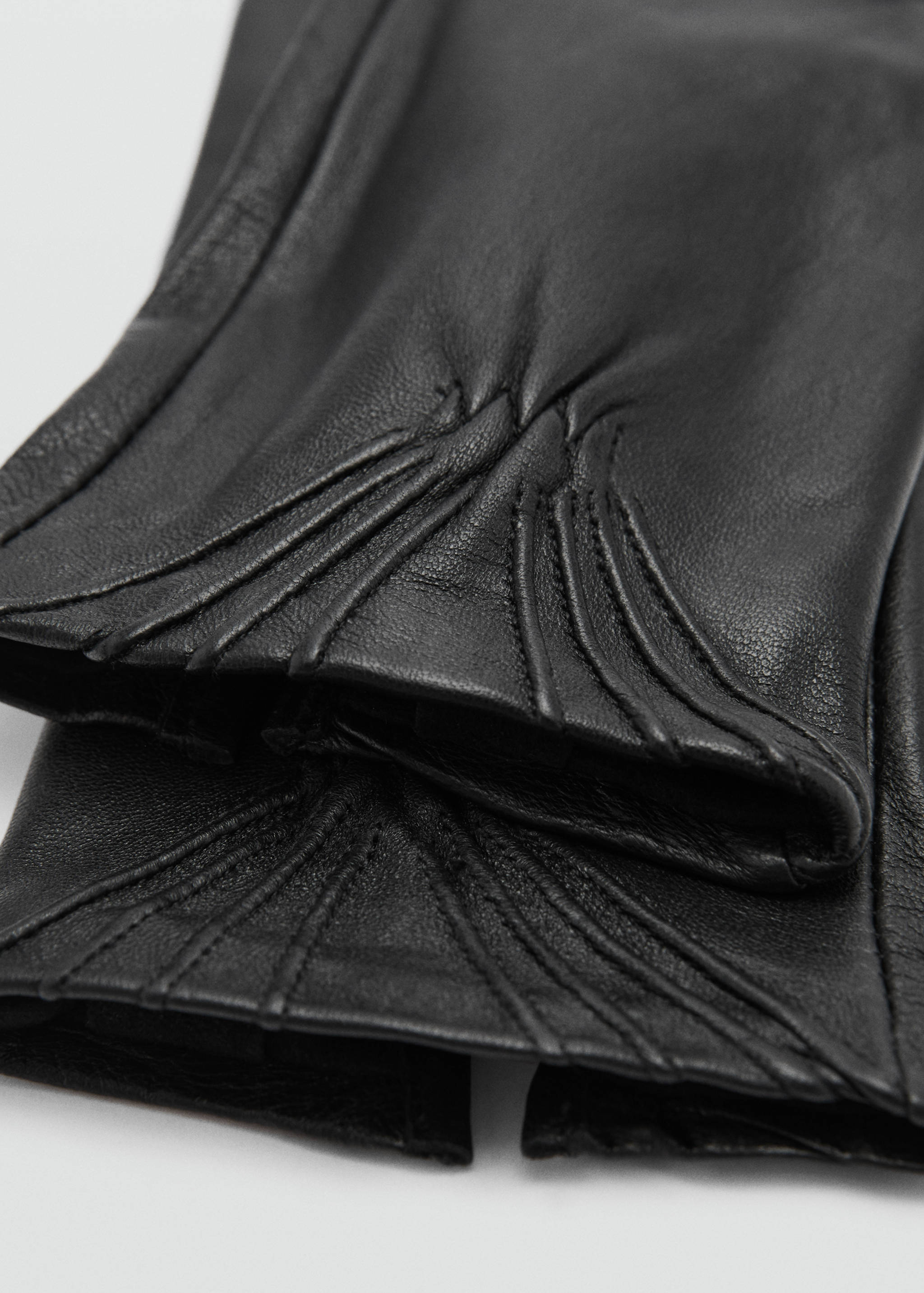 Gants cuir détail froncé - Plan moyen