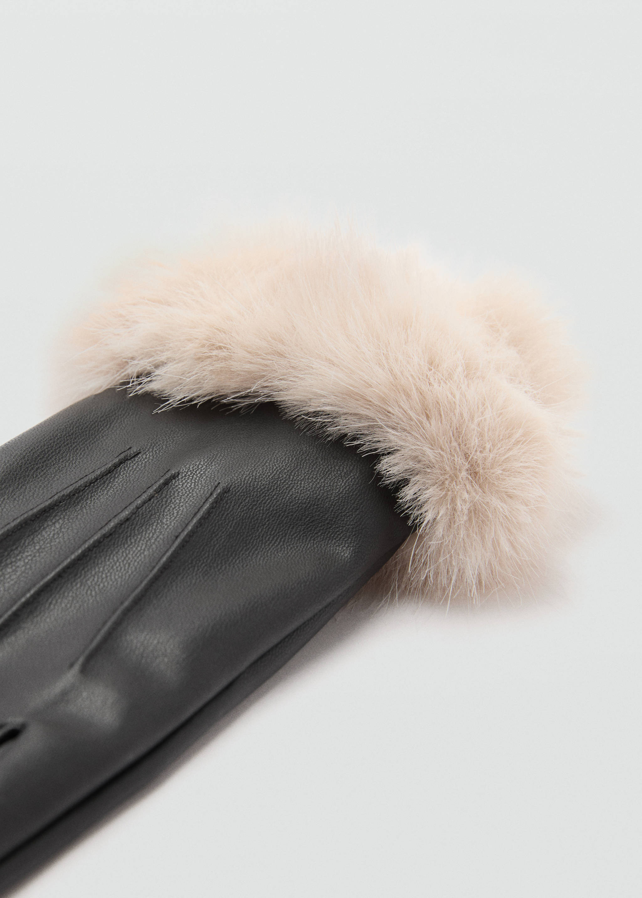 Guantes combinados pelo - Plano medio