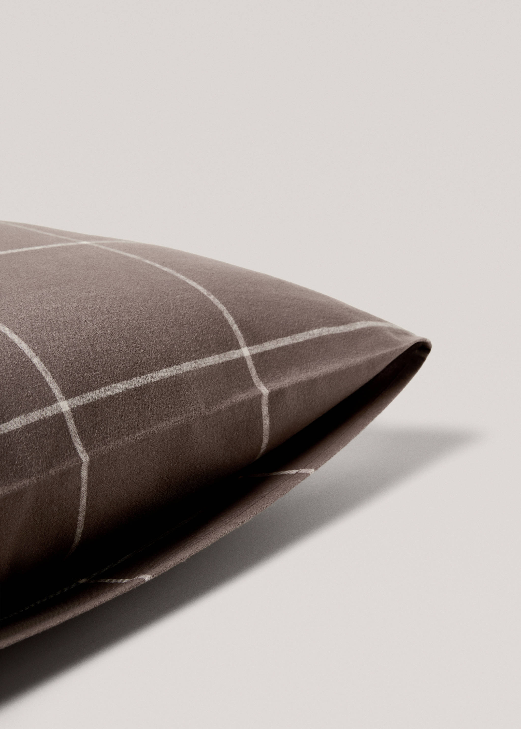 Cotton flannel checkered pillow cover 50x75cm - Details of the article 3