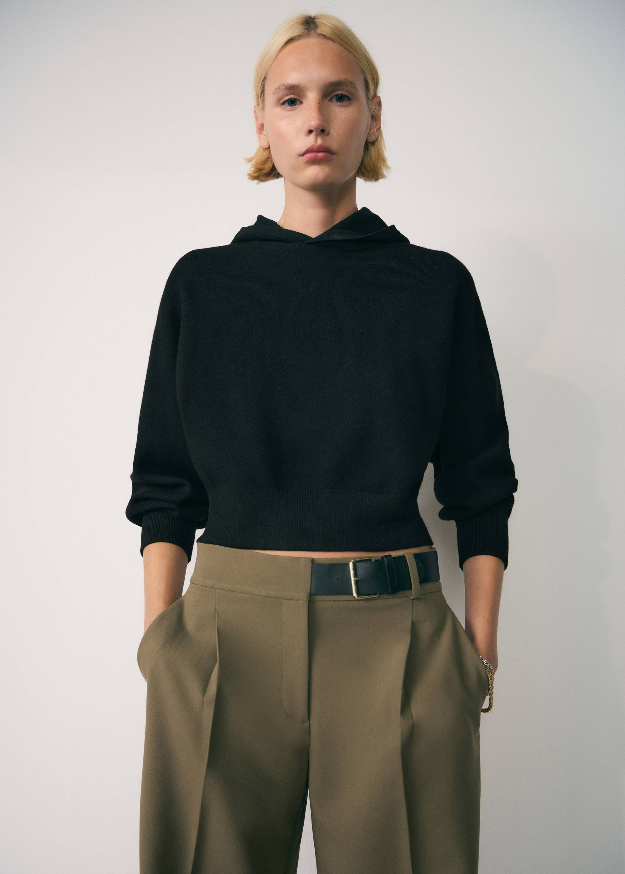 Pull-over maille capuche - Plan moyen