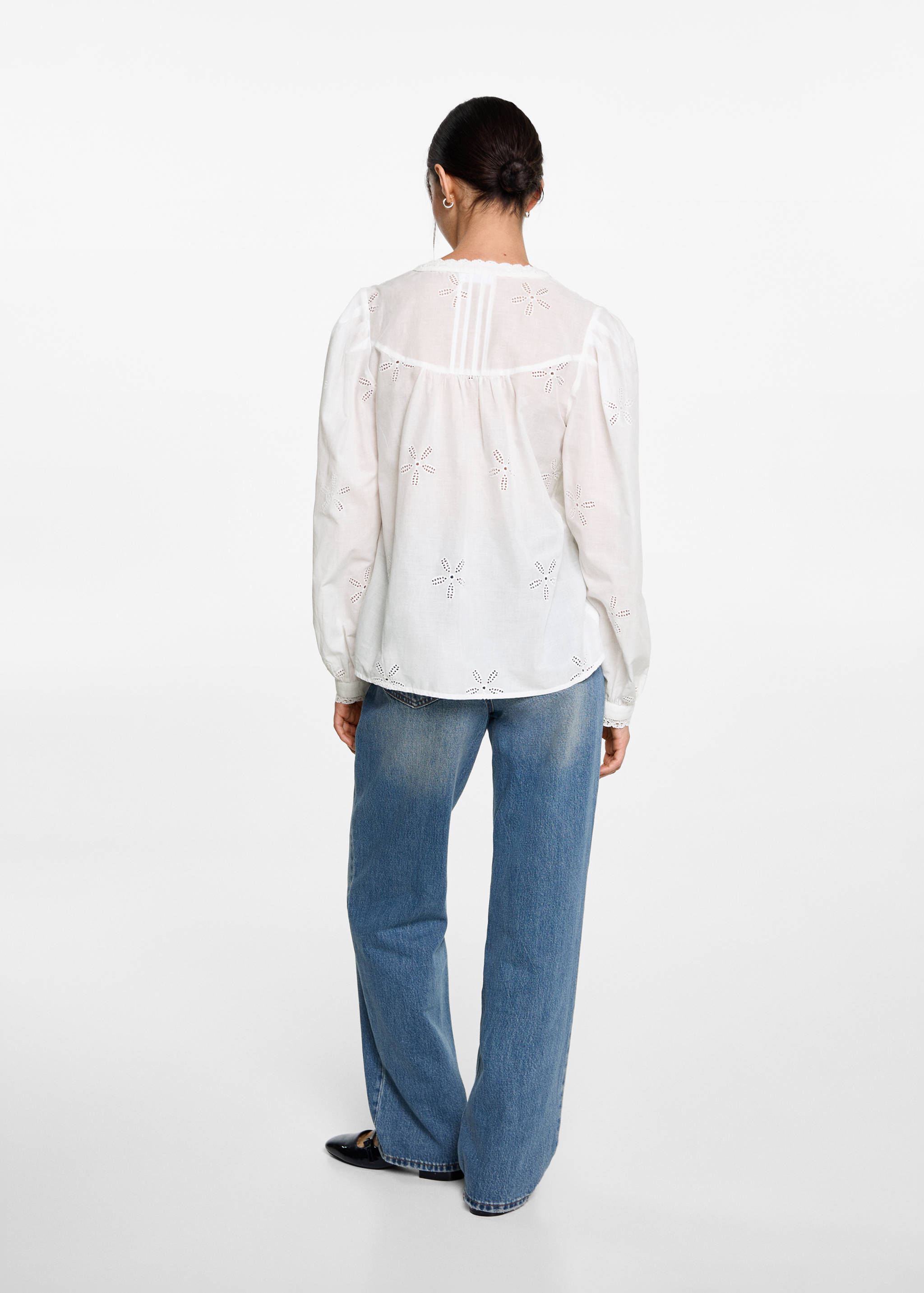 Floral embroidered blouse - Reverse of the article