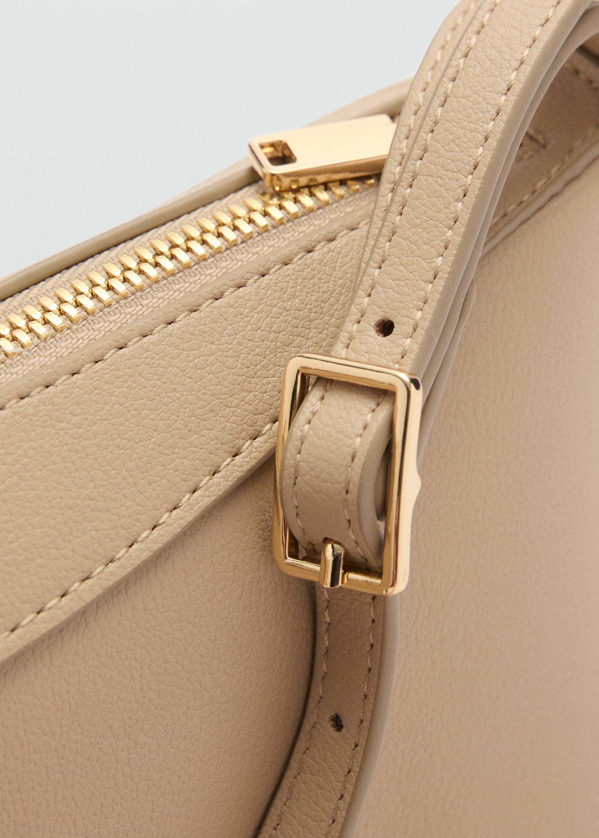 Shoulder bag with zip - Details of the article 2