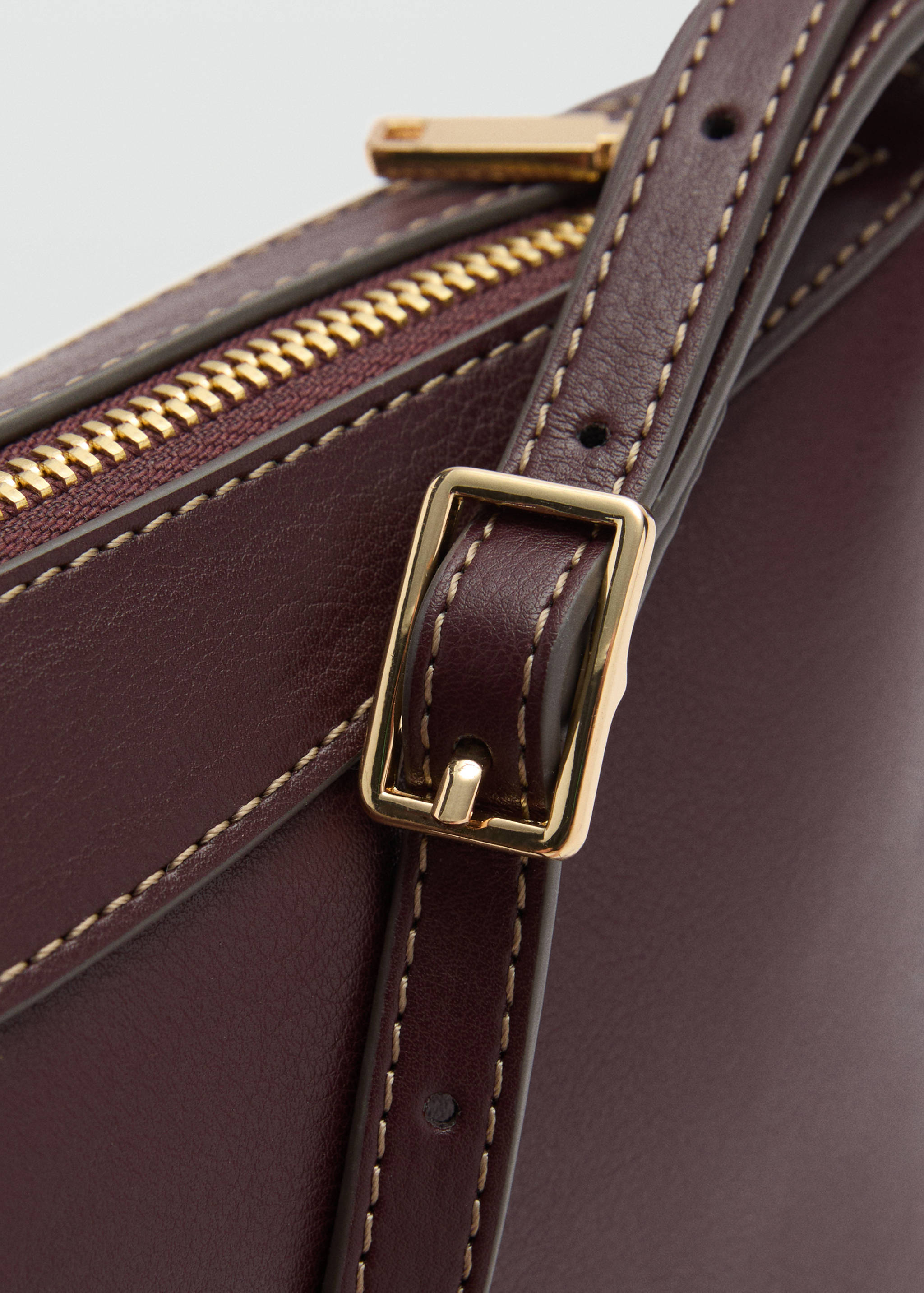 Shoulder bag with zip - Details of the article 2