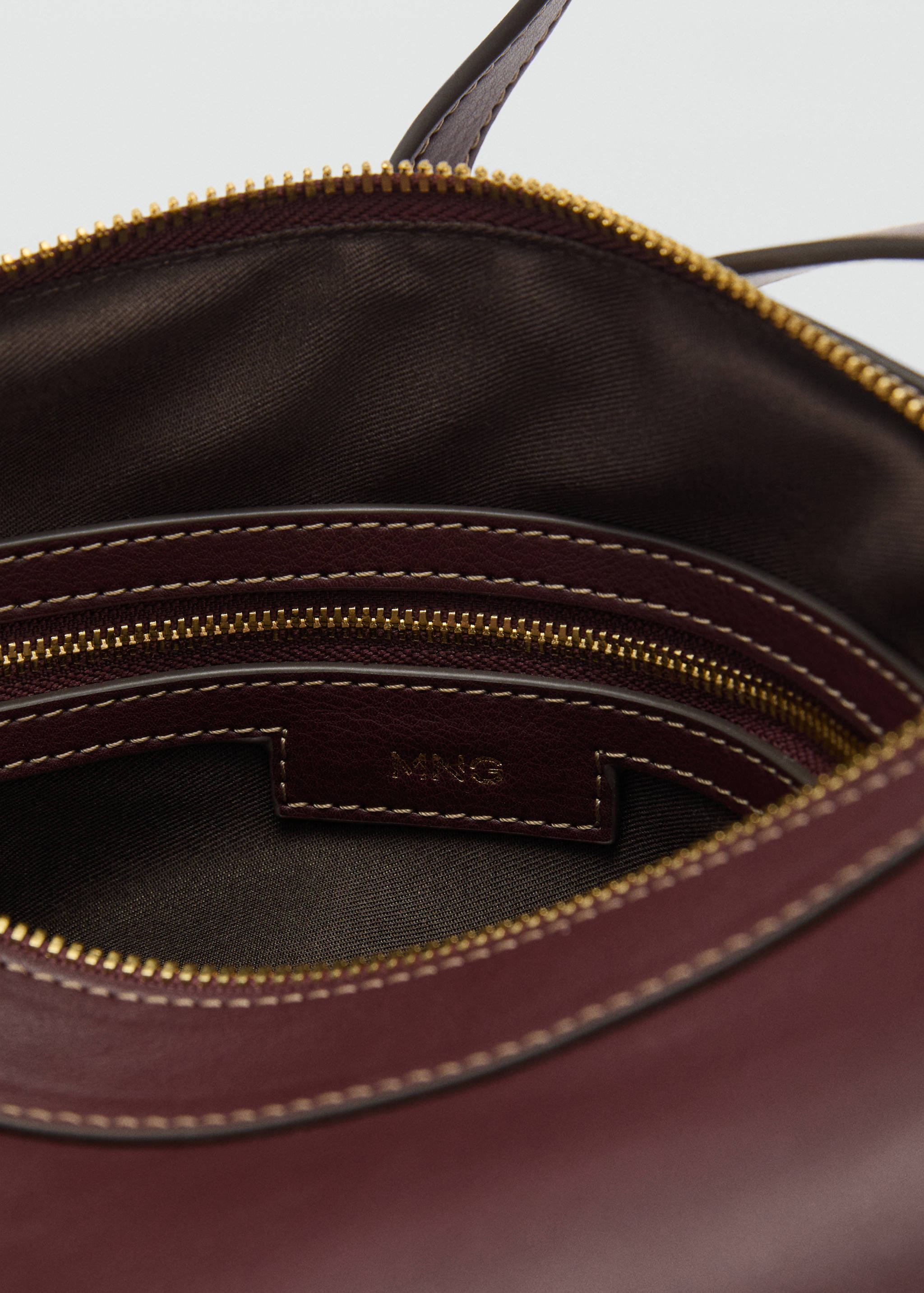 Shoulder bag with zip - Details of the article 3