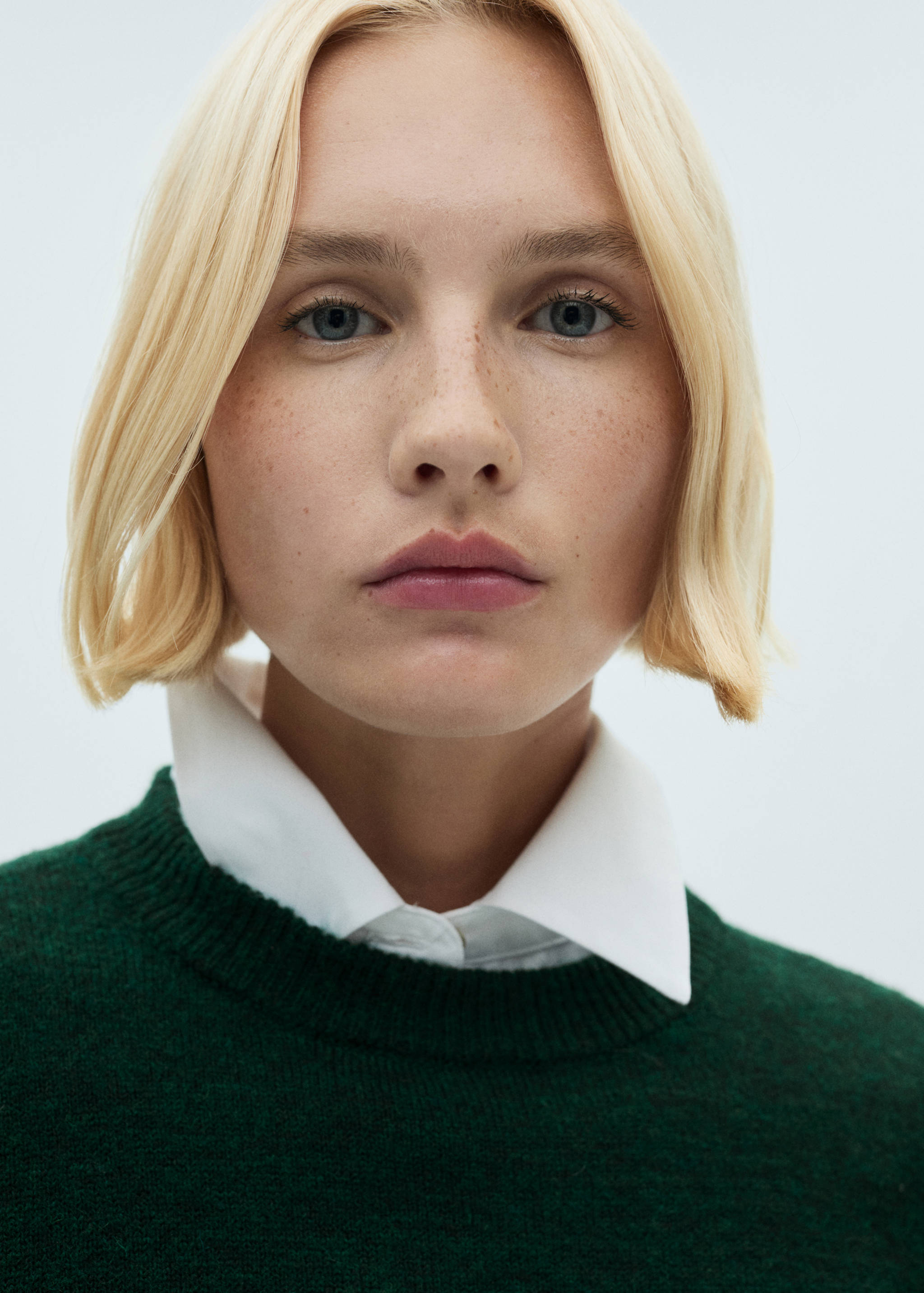 Round-neck knitted sweater - Details of the article 1