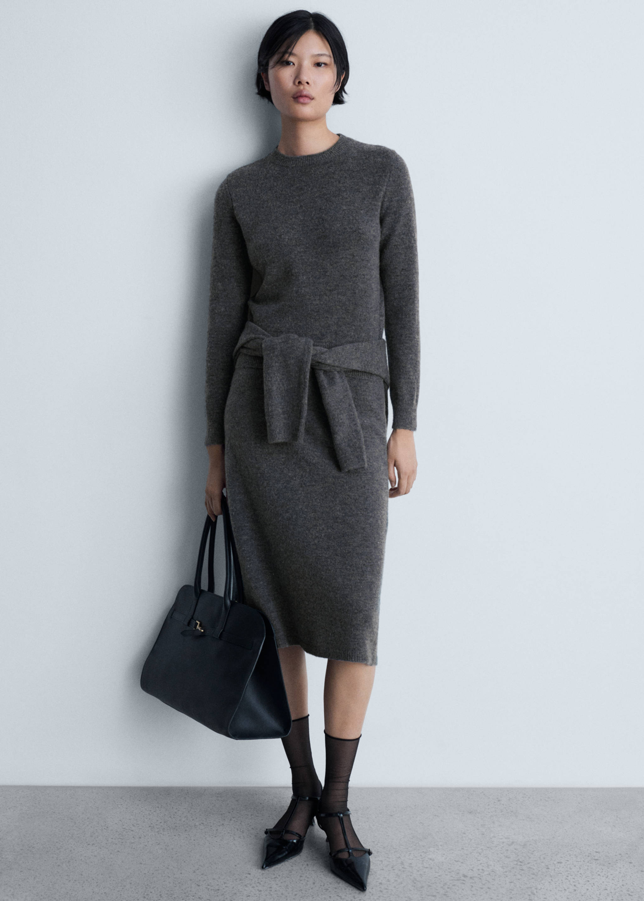 Round-neck knitted sweater - General plane