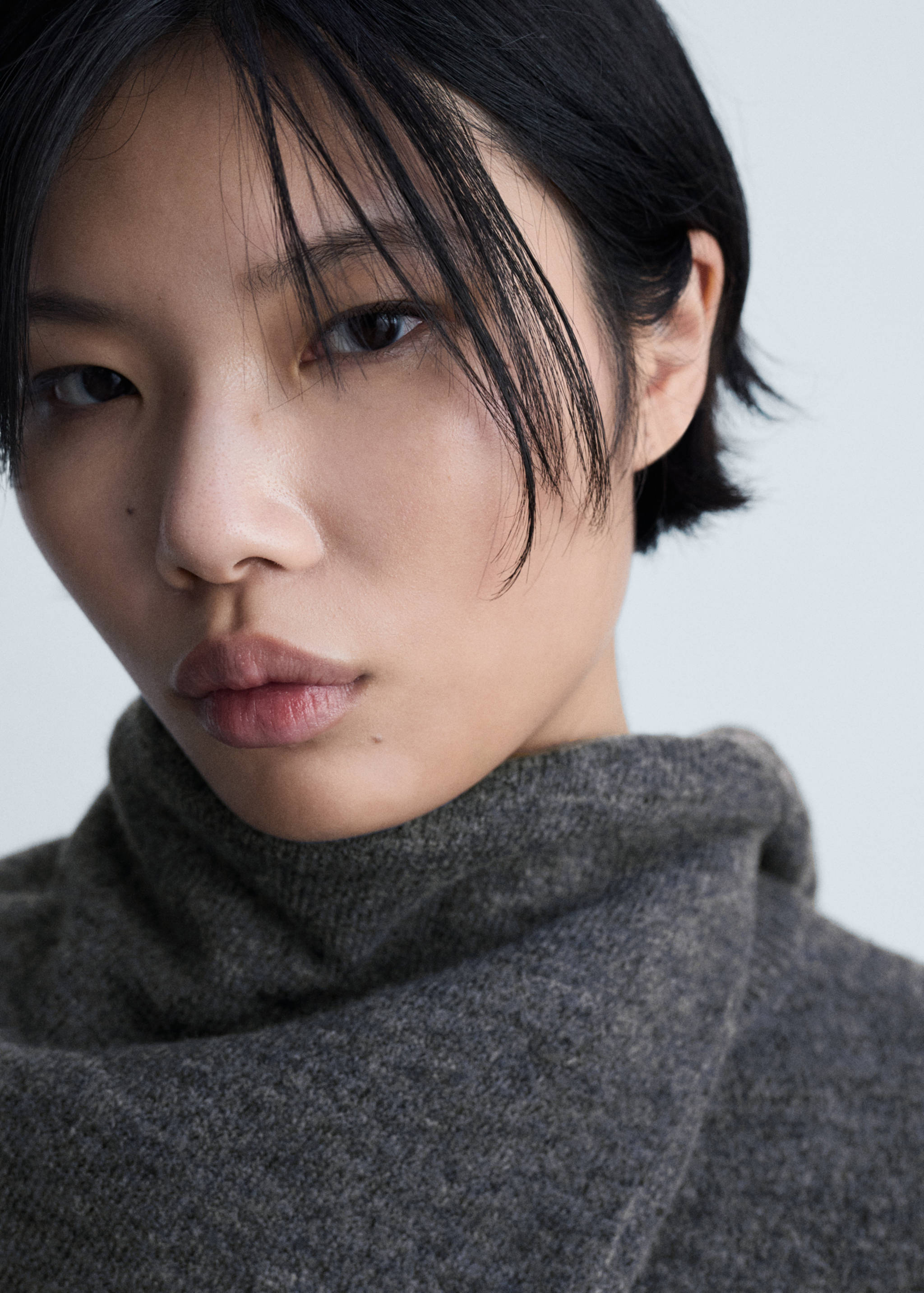 Round-neck knitted sweater - Details of the article 1