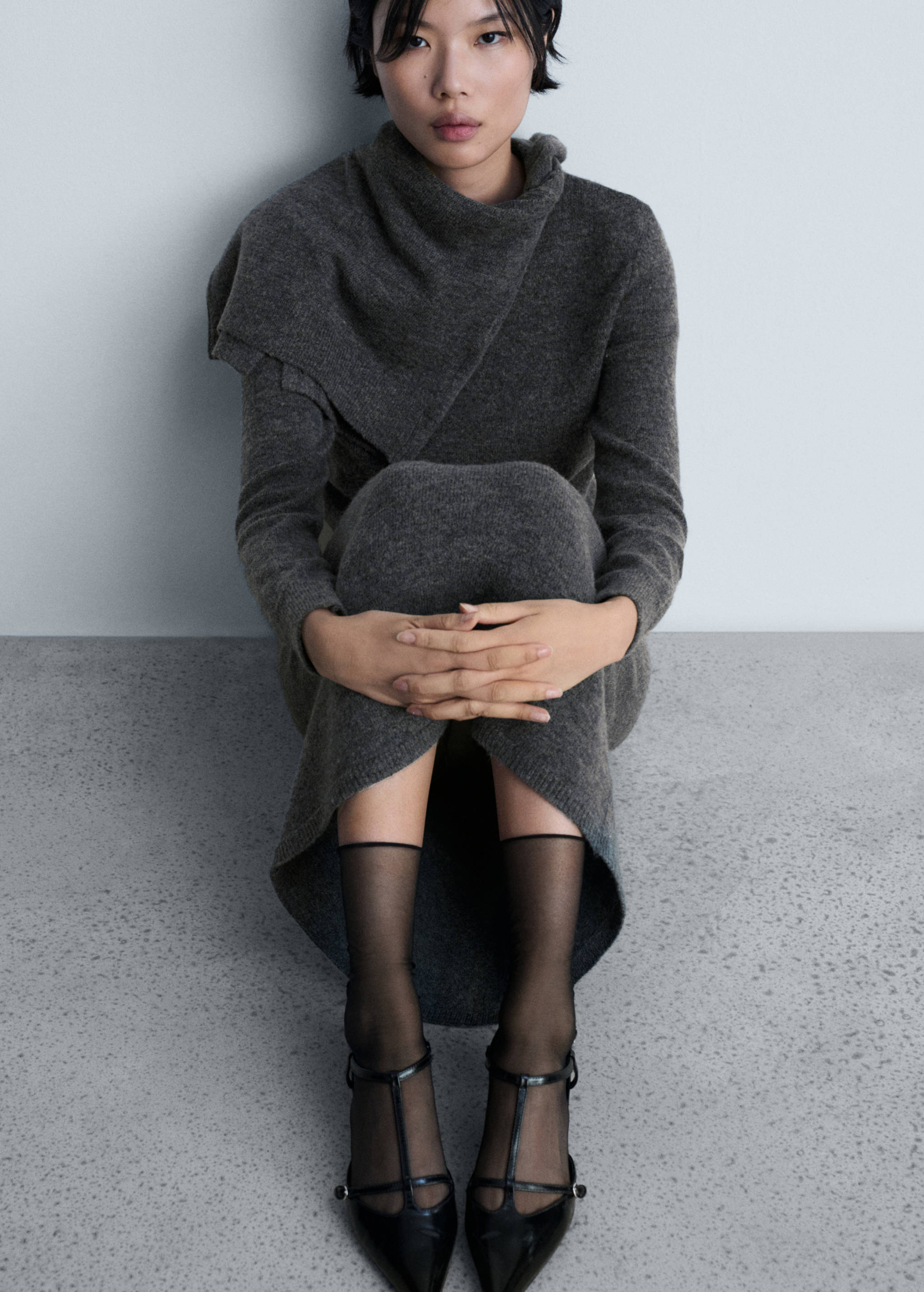 Round-neck knitted sweater - Details of the article 2