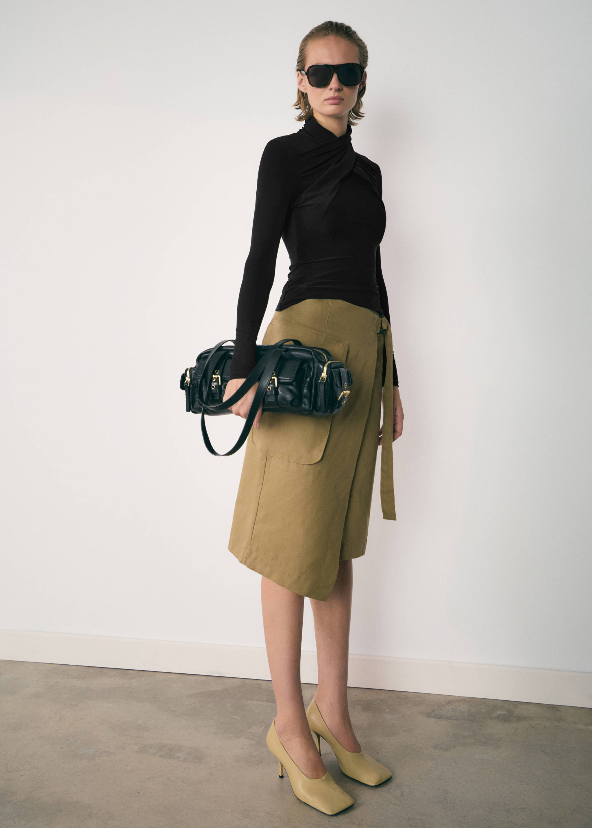 Camiseta cuello cruzado - Plano general