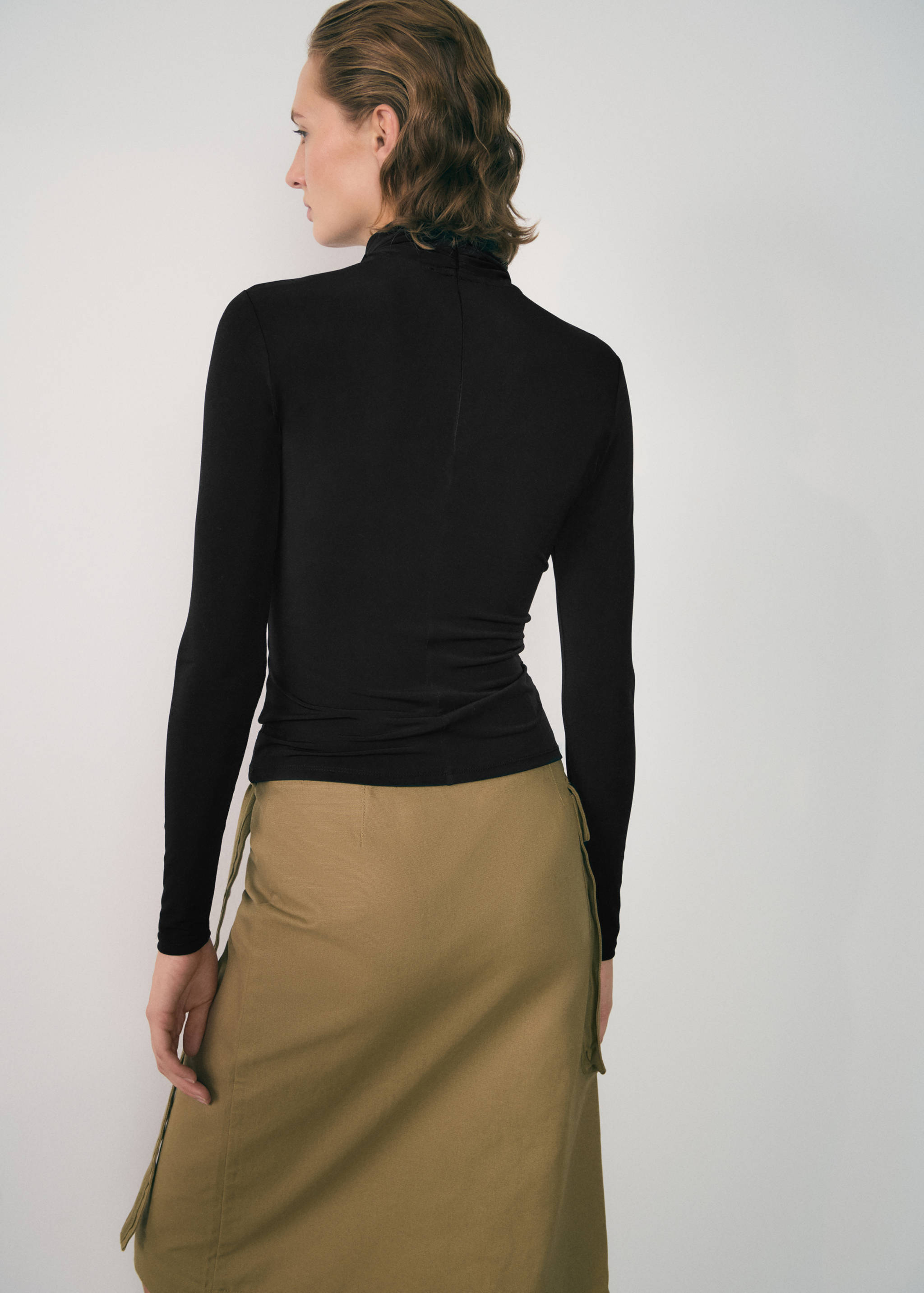 Camiseta cuello cruzado - Reverso del artículo