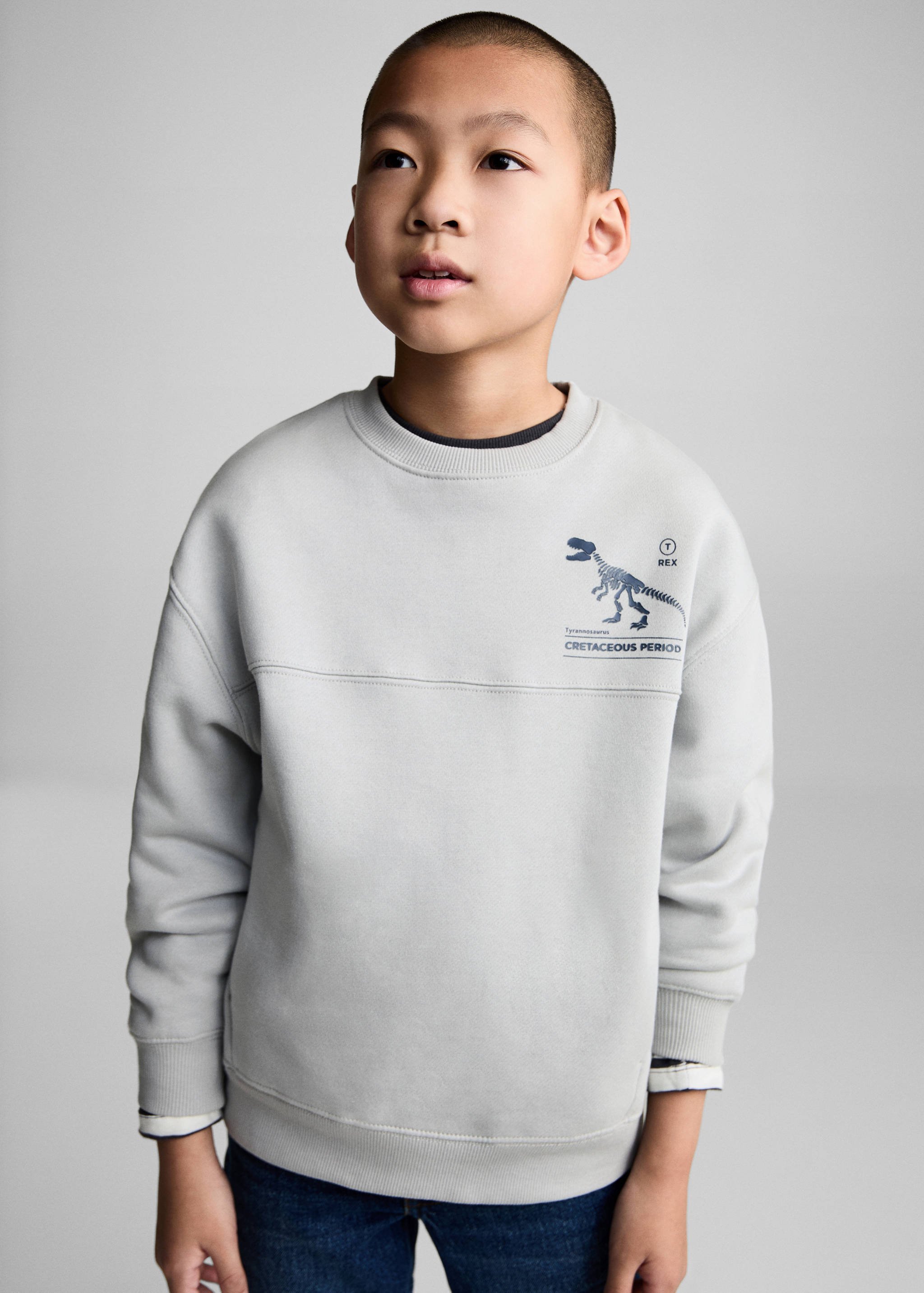 Sweater katun dengan motif cetak - Tampilan Sedang