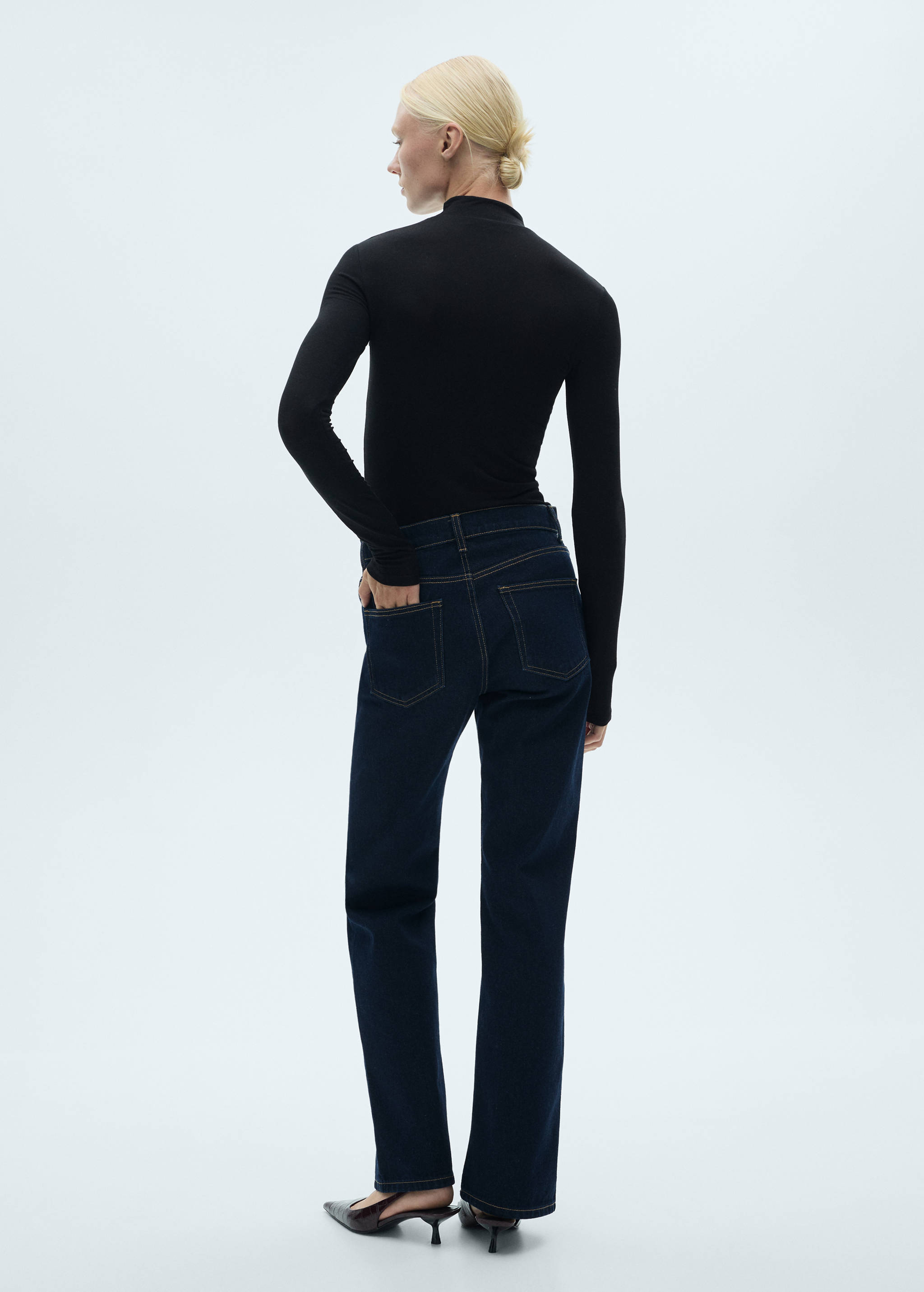 Turtleneck T-shirt - Reverse of the article