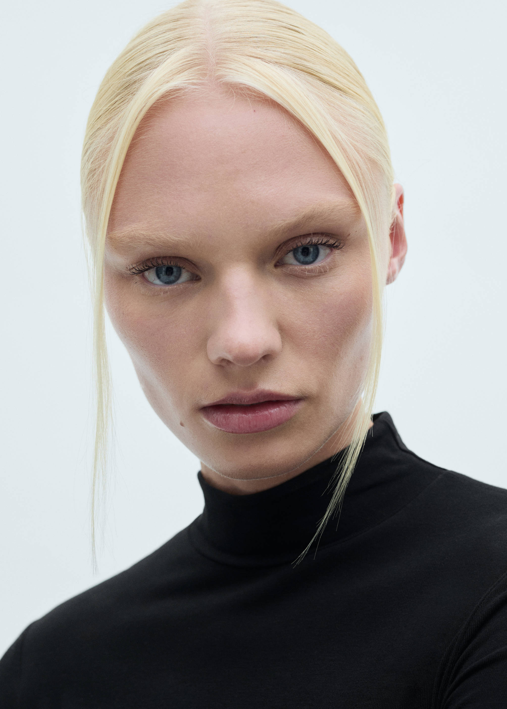 Turtleneck T-shirt - Details of the article 1