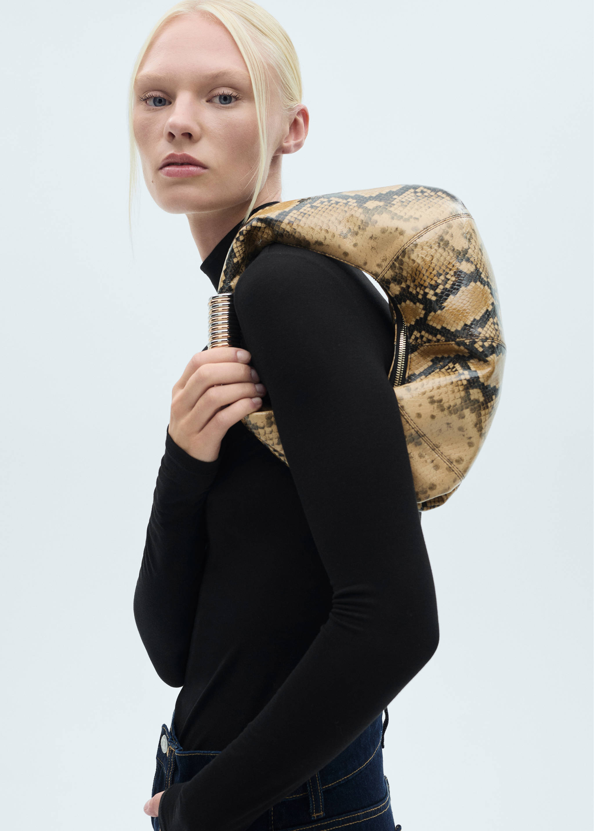 Turtleneck T-shirt - Details of the article 2