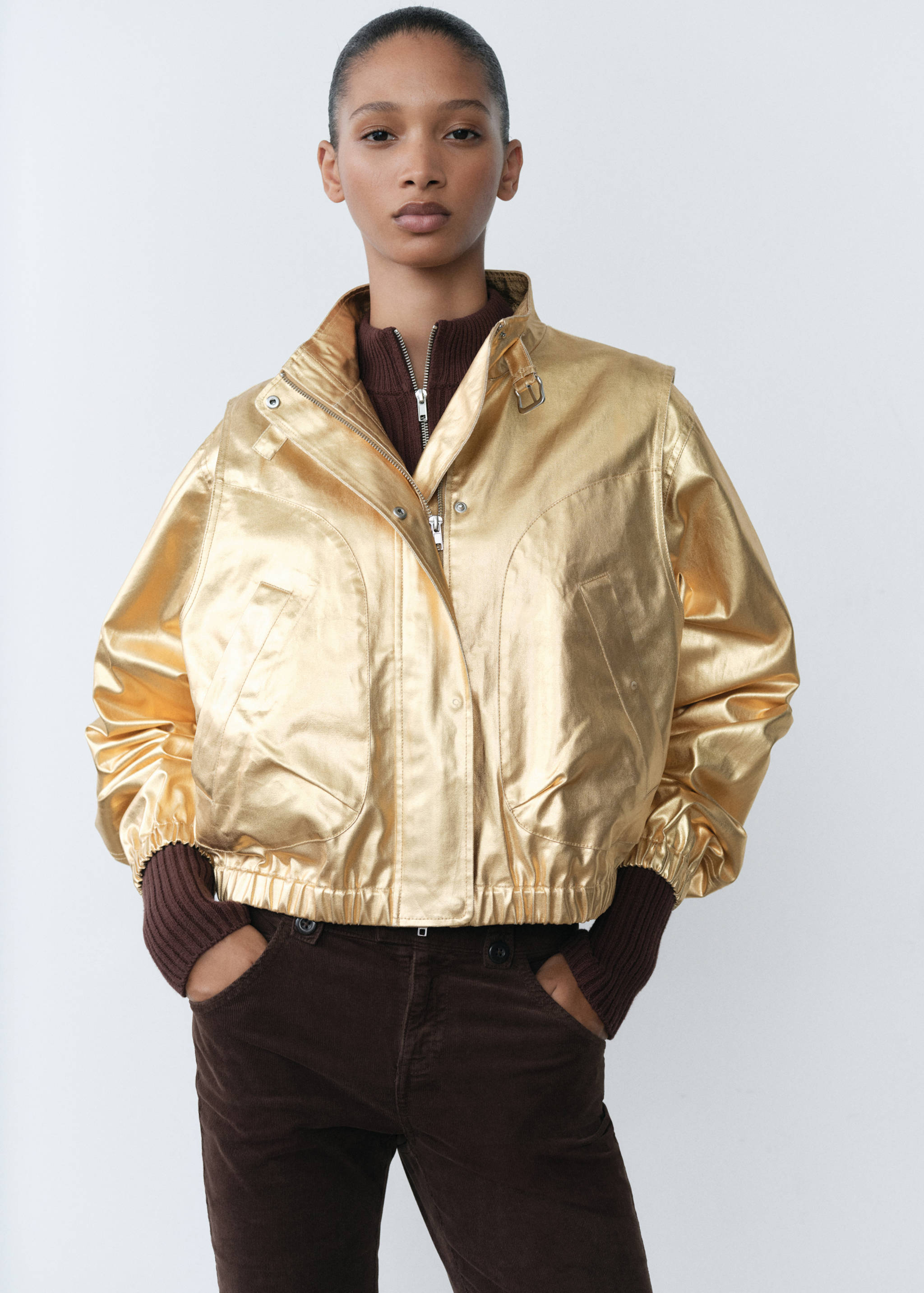 Veste bomber en jean métallisée - Plan moyen