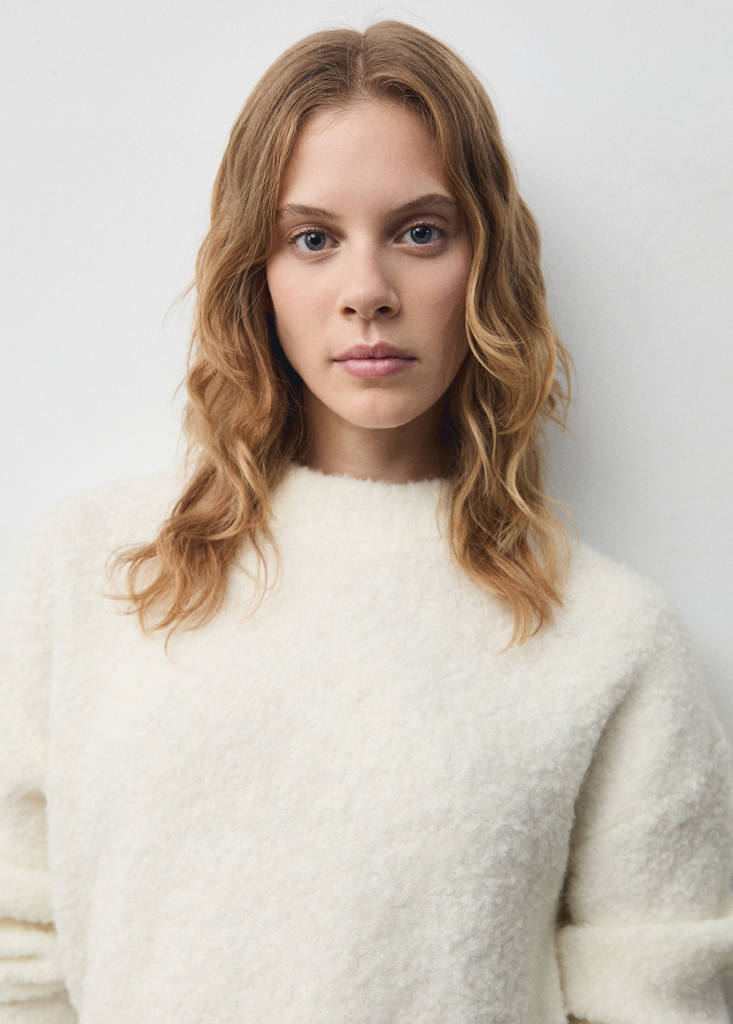 Round-neck knitted sweater — Ecru