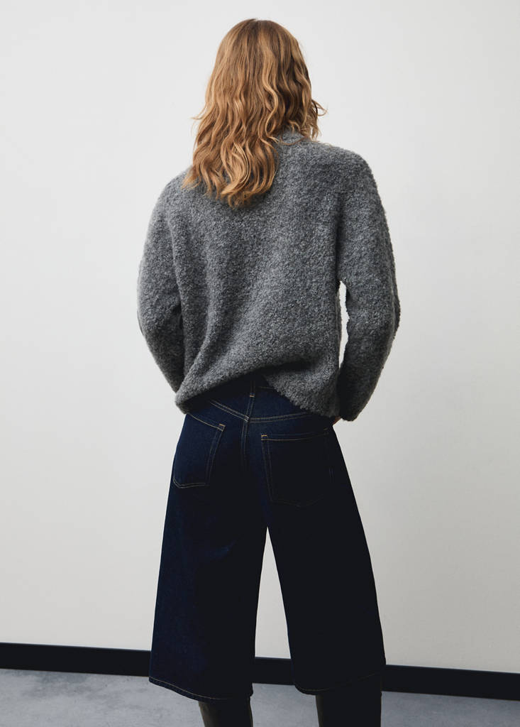 Round-neck knitted sweater — Charcoal