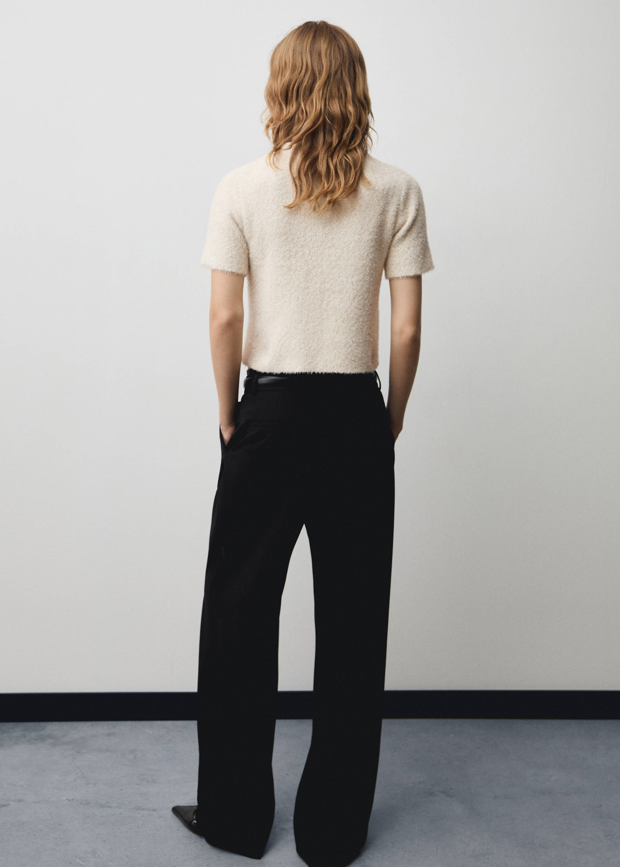 Short-sleeved sweater with shiny detail - Reverse of the article