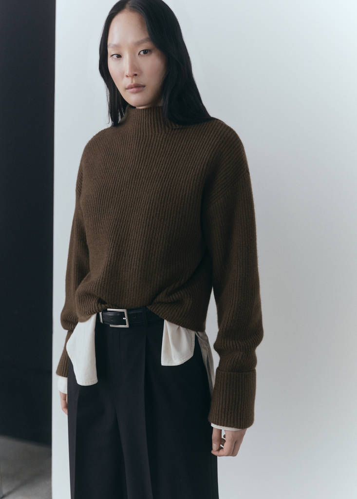 Ribbed sweater with perkins neck