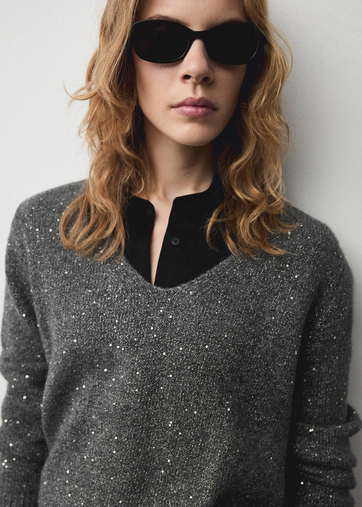V-neck sequin sweater — Charcoal
