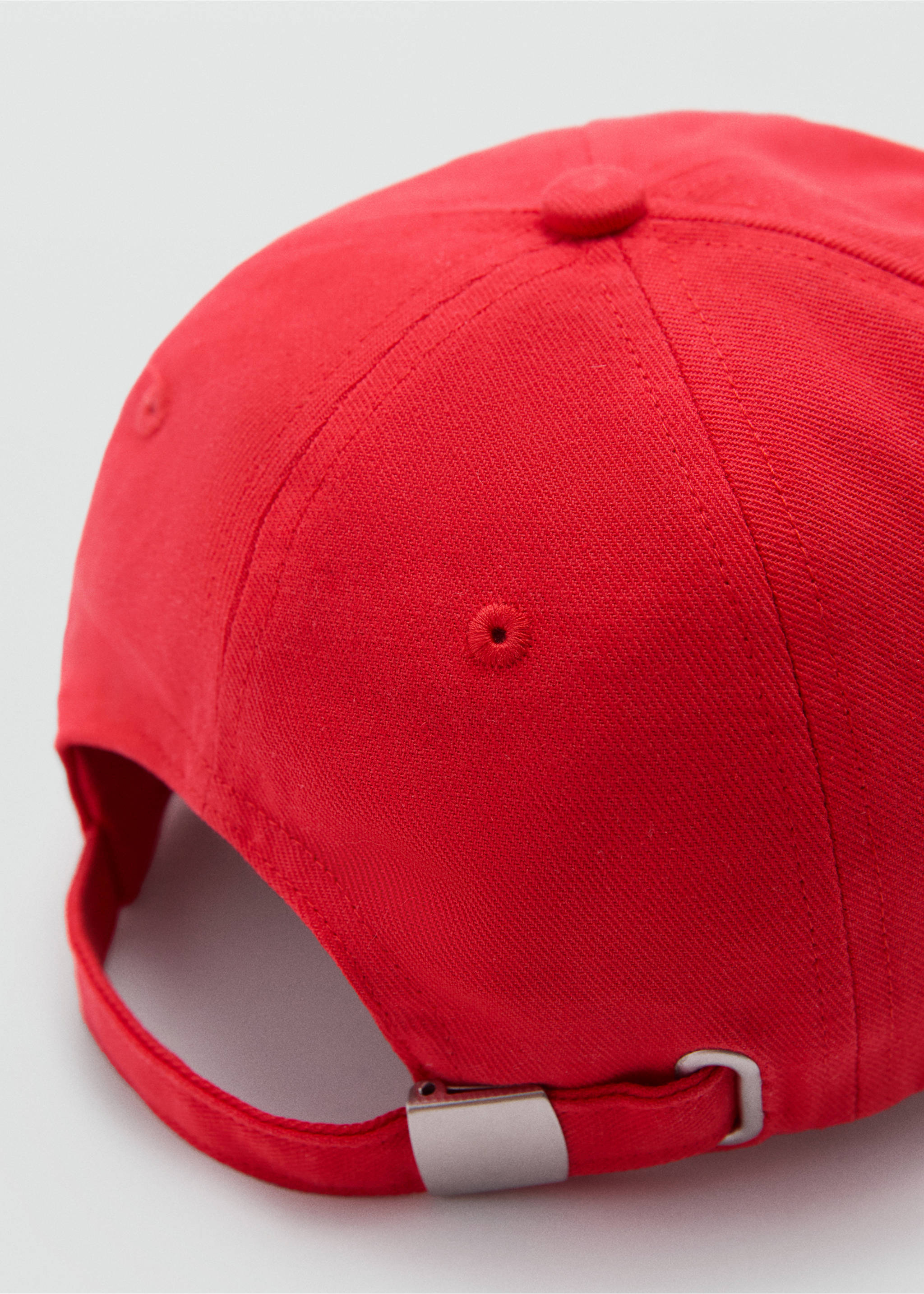 Gorra mensaje bordado - Detalle del artículo 1, Rojo. Ref: 77020251-00.