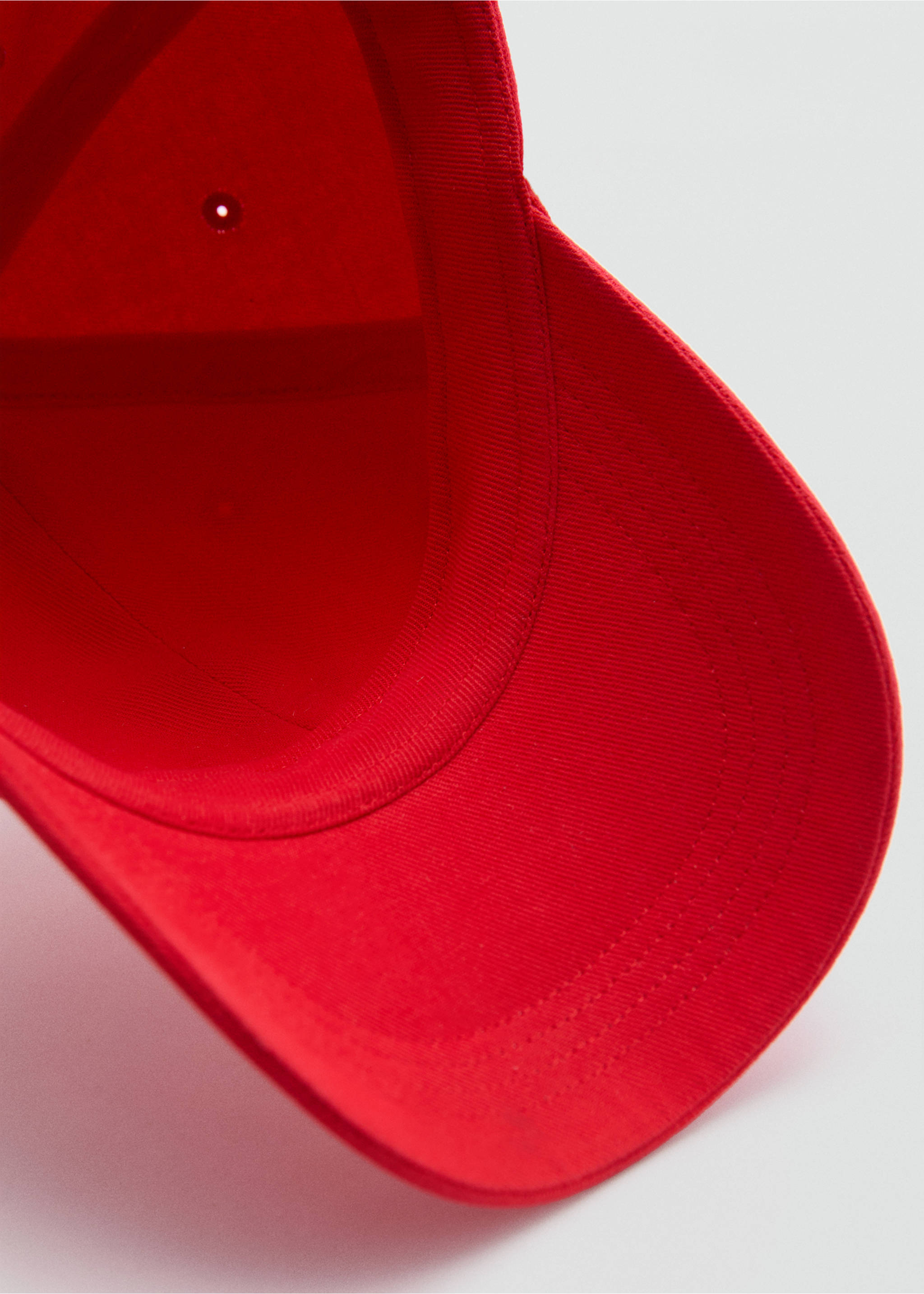 Gorra mensaje bordado - Detalle del artículo 2, Rojo. Ref: 77020251-00.