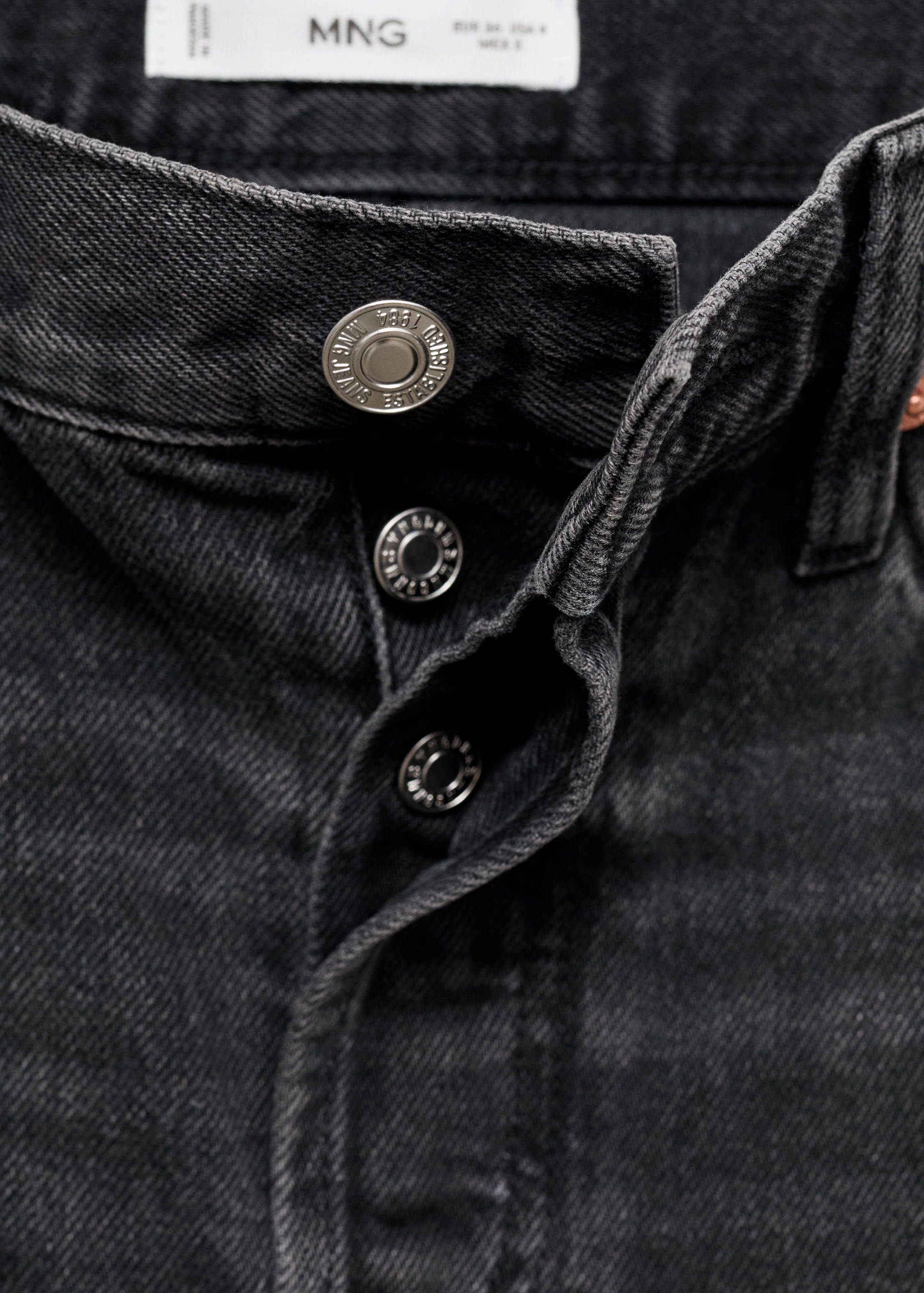 Broken denim shorts - Details of the article 8