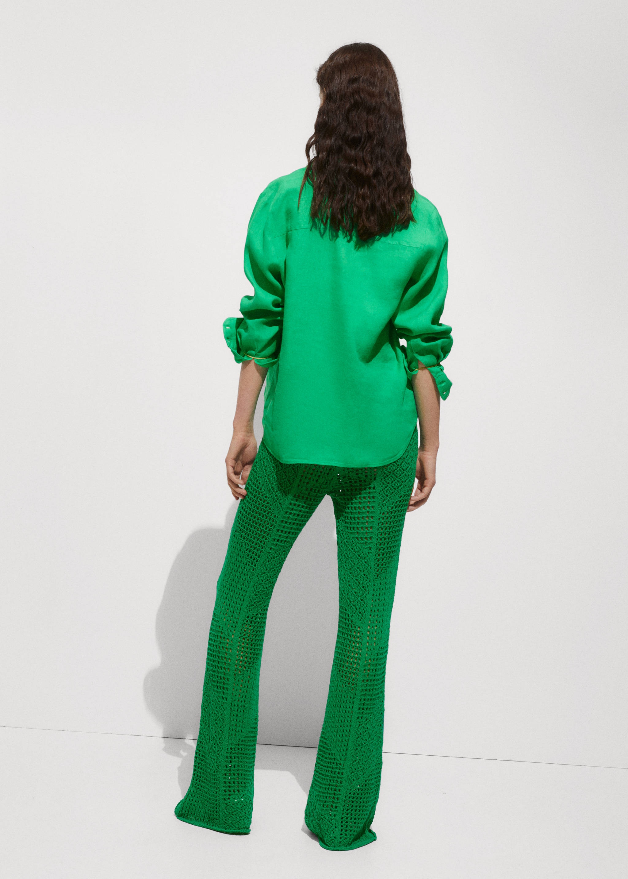 Pocket linen shirt - Reverse of the article