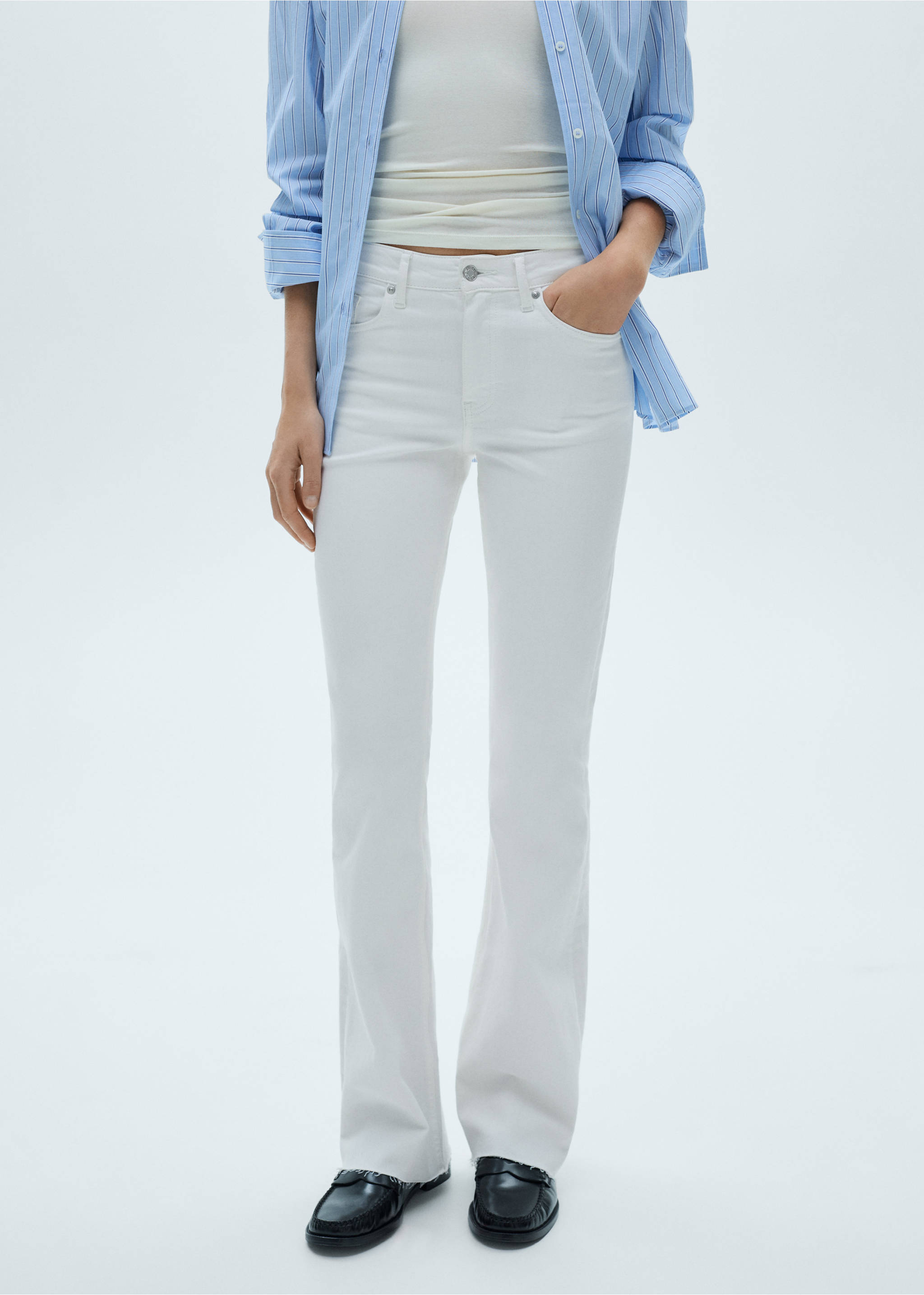 Medium-rise flared jeans - Details of the article 3, White. Ref: 77020357-00.