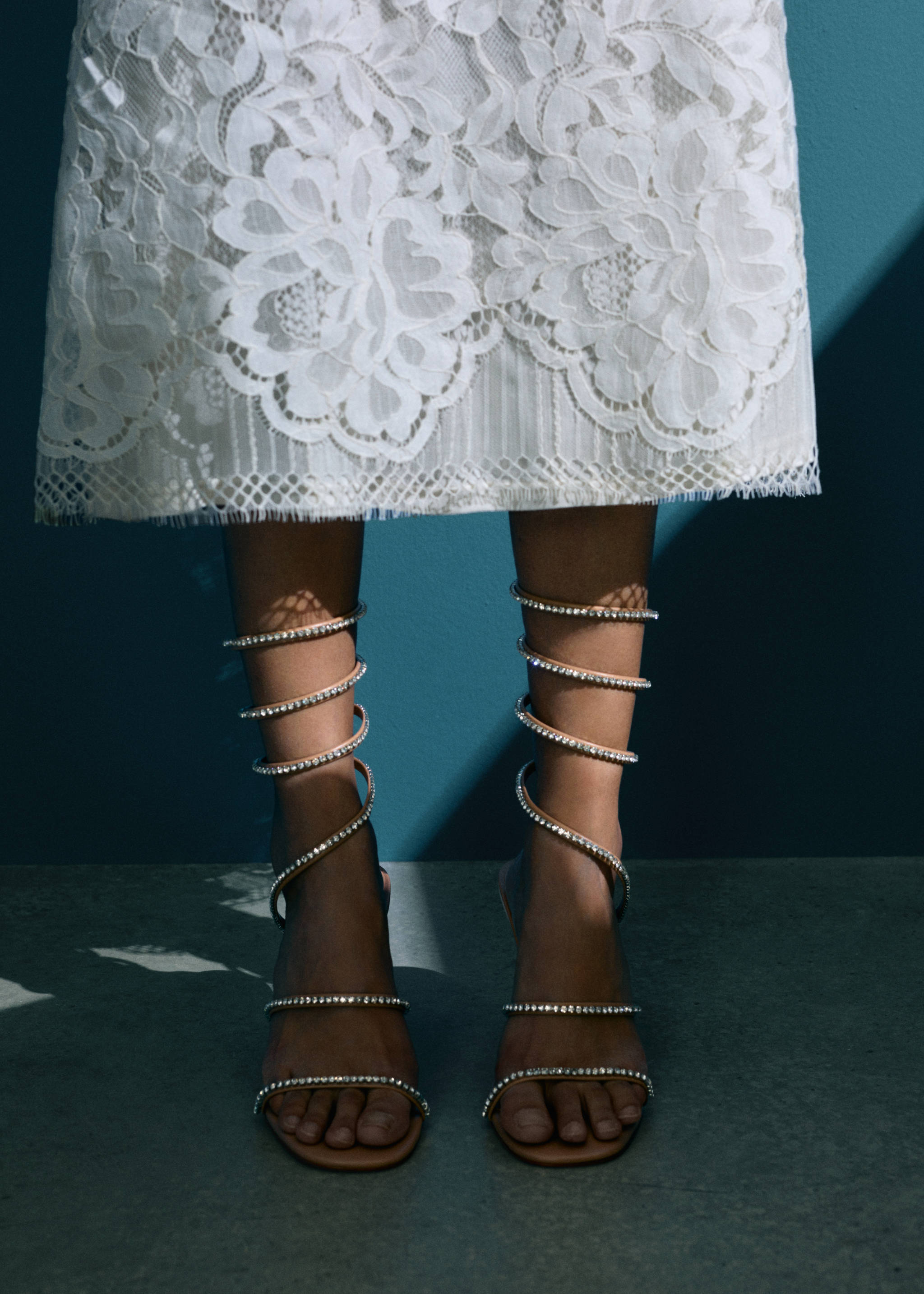 Sandalia tiras brillos - Plano general