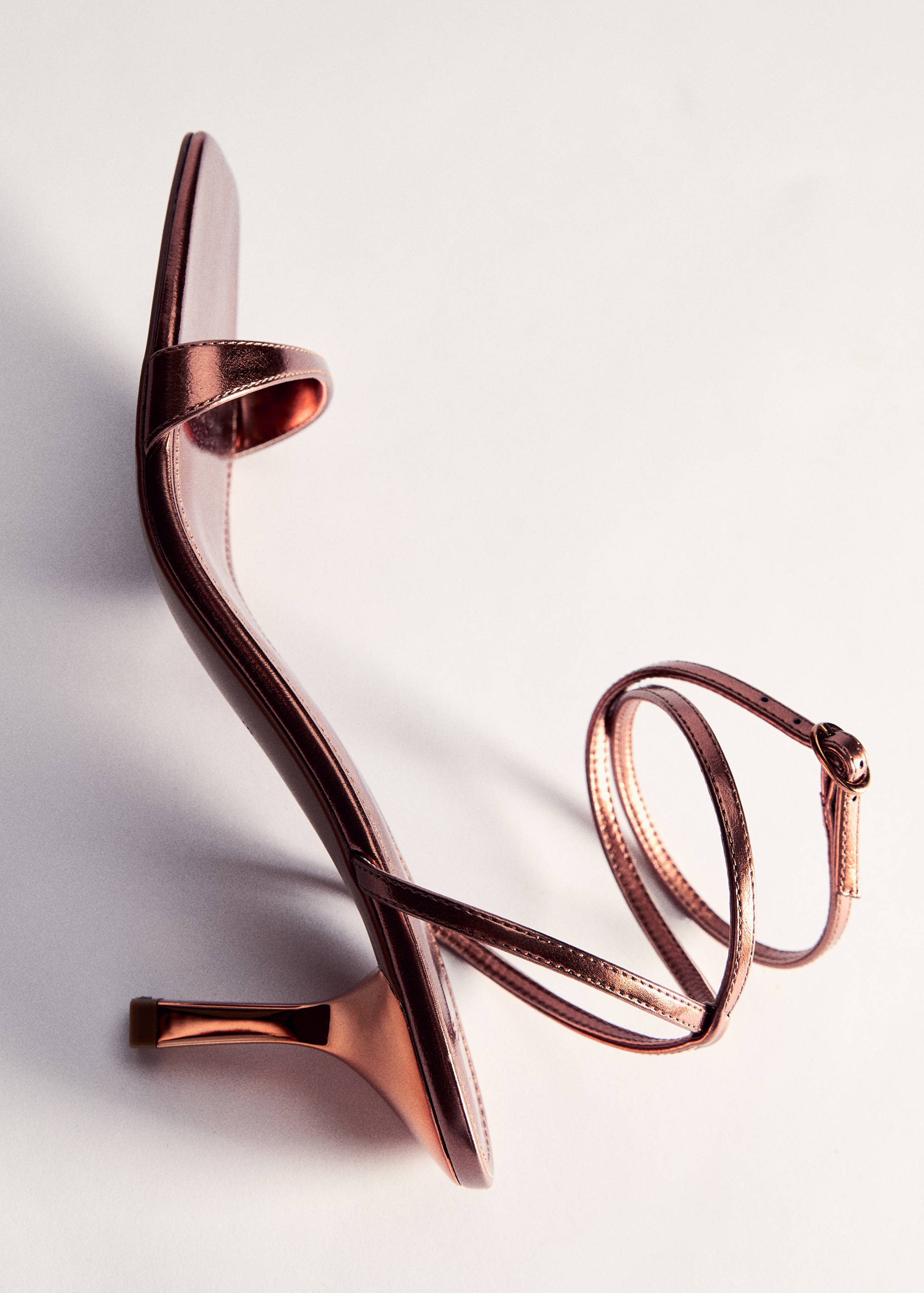 Sandales à lanières et talon - Détail de l'article 5