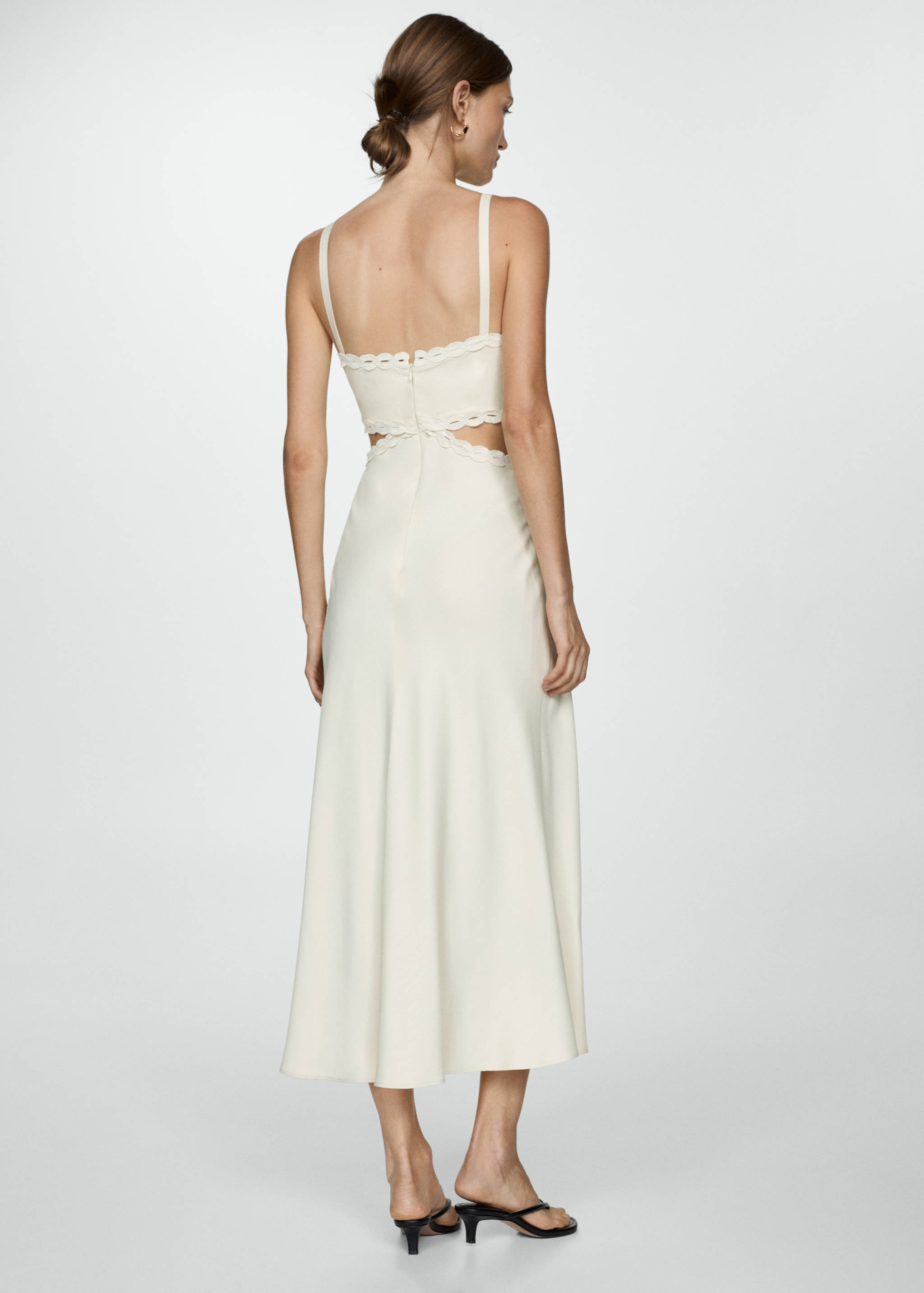 Slit dress with lace detail - Reverse of the article