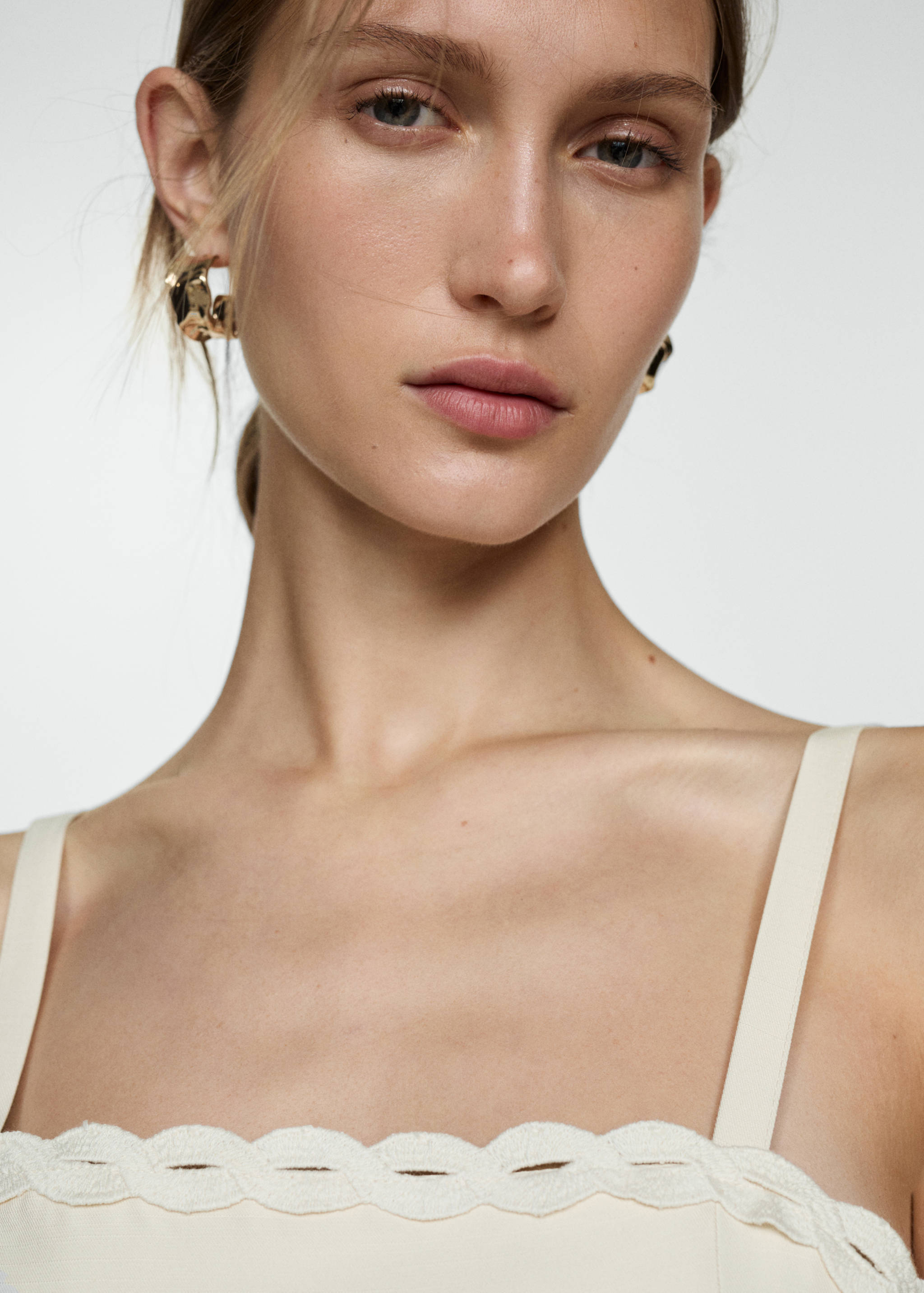 Slit dress with lace detail - Details of the article 1