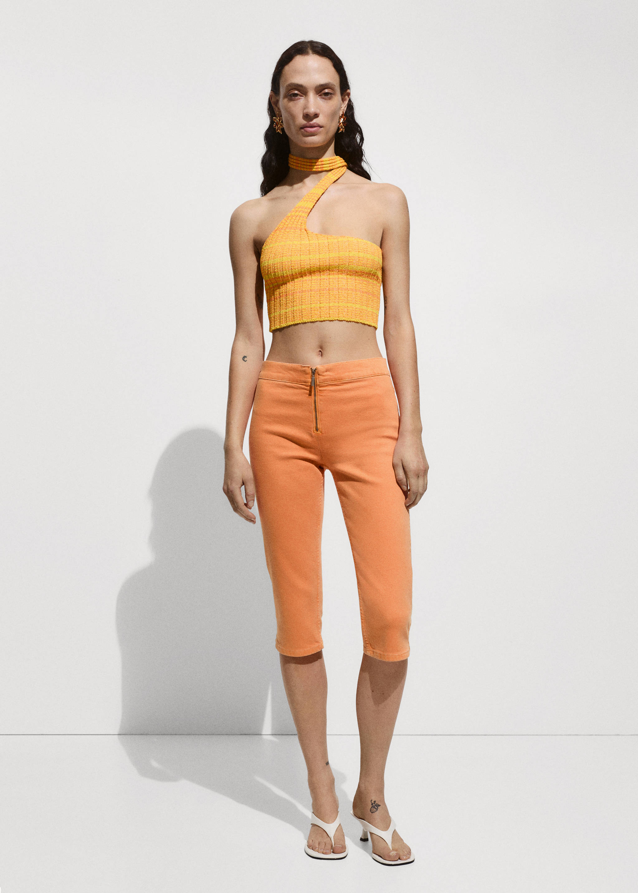 Knit asymmetric top - General plane