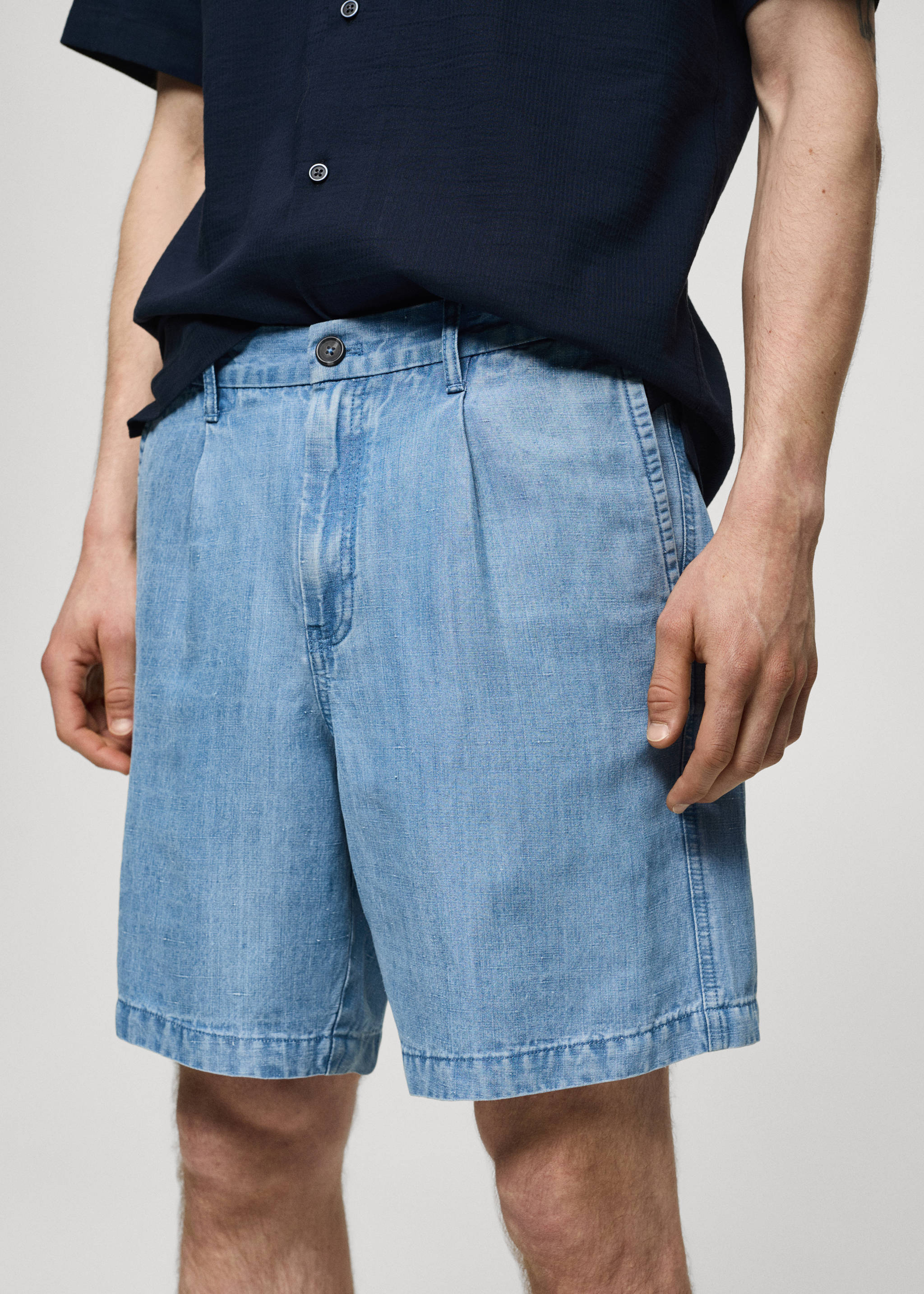 Hemp and lyocell-blend pleated bermuda shorts - Details of the article 1