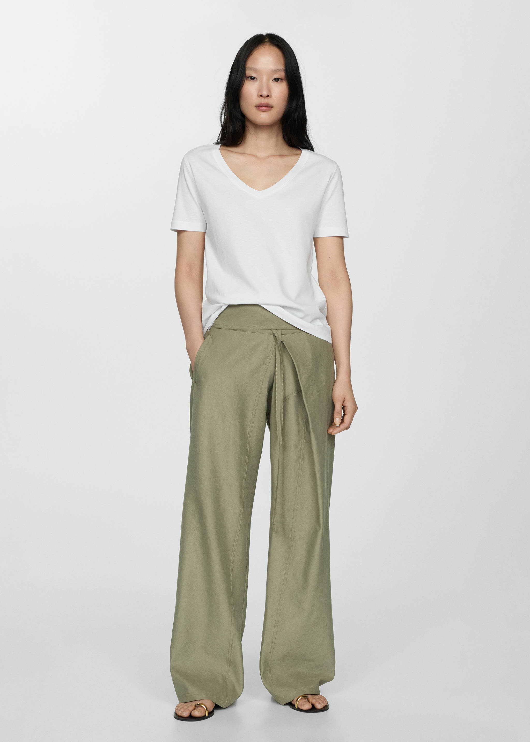 تي شيرت قطني بتصميم رقبة على شكل حرف V - رؤية عامة