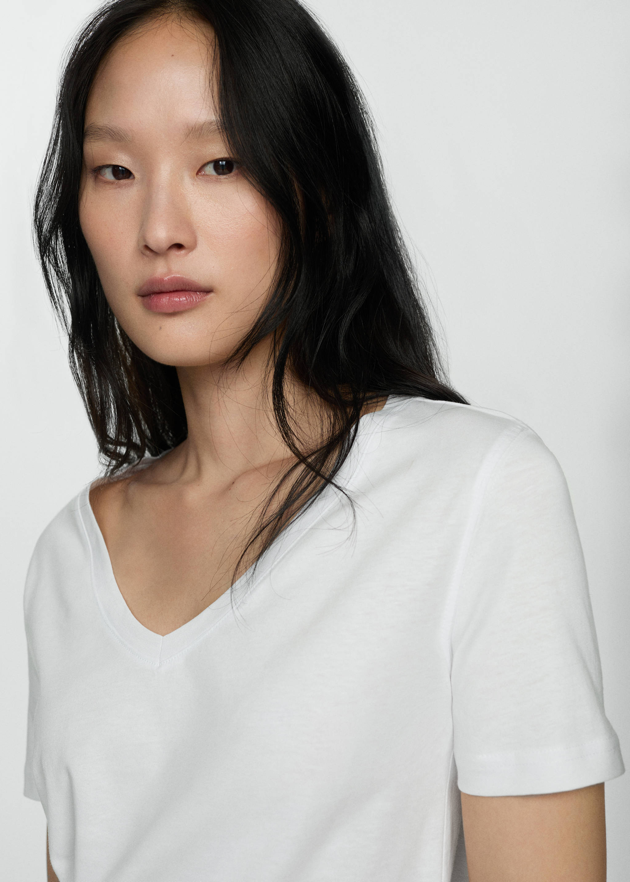 تي شيرت قطني بتصميم رقبة على شكل حرف V - تفاصيل المنتج 1