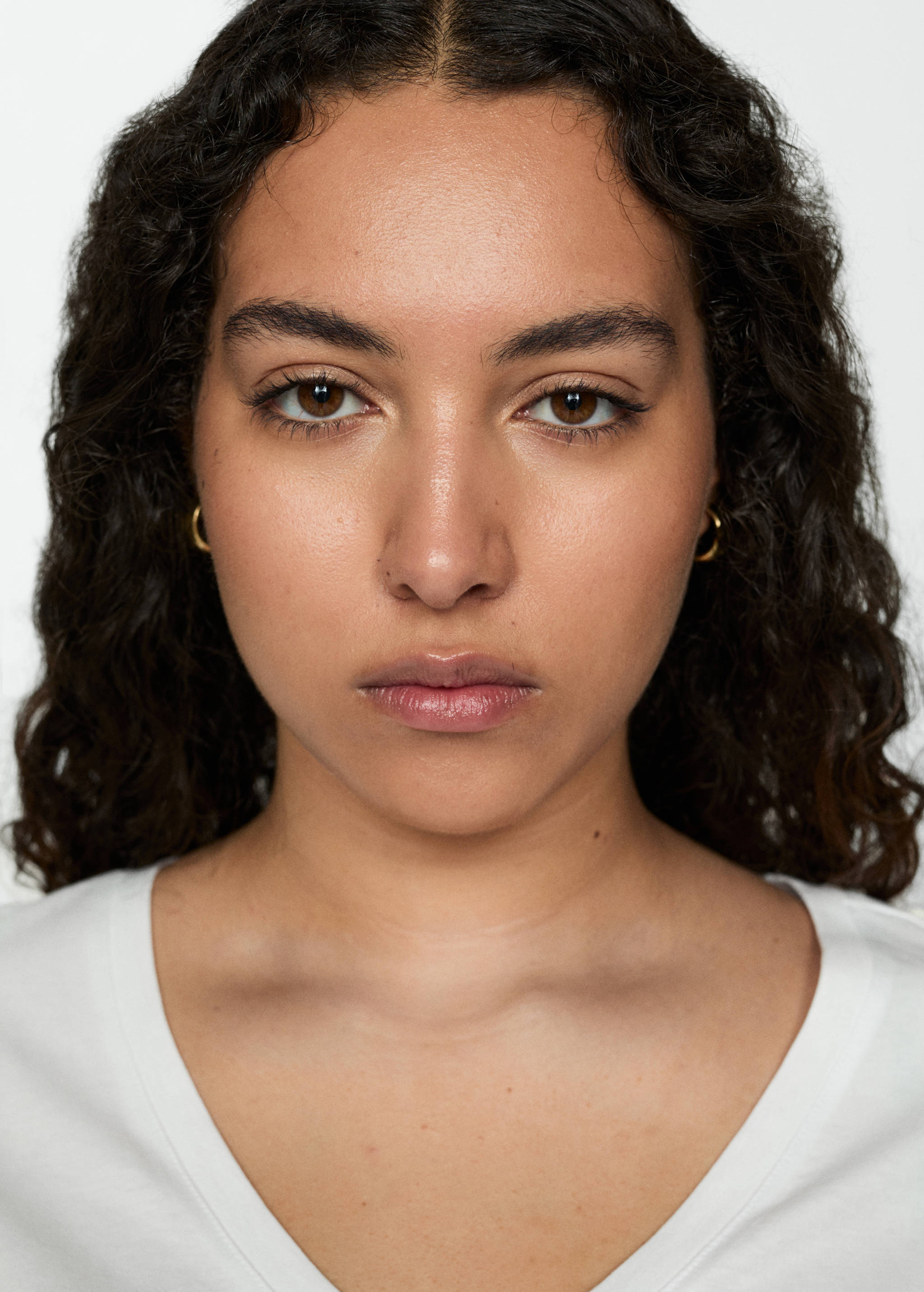 تي شيرت قطني بتصميم رقبة على شكل حرف V - تفاصيل المنتج 4