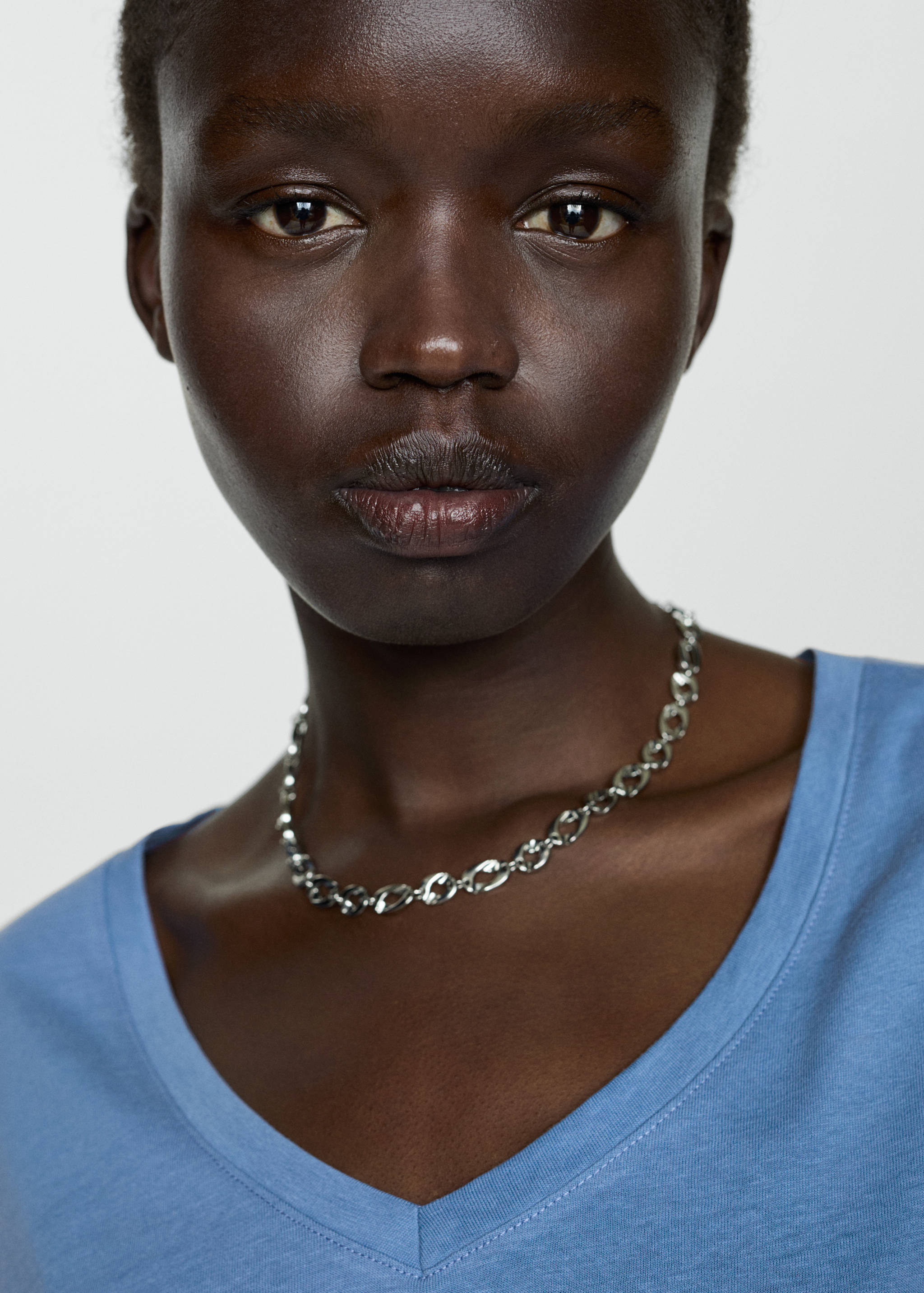 تي شيرت قطني بتصميم رقبة على شكل حرف V - تفاصيل المنتج 1