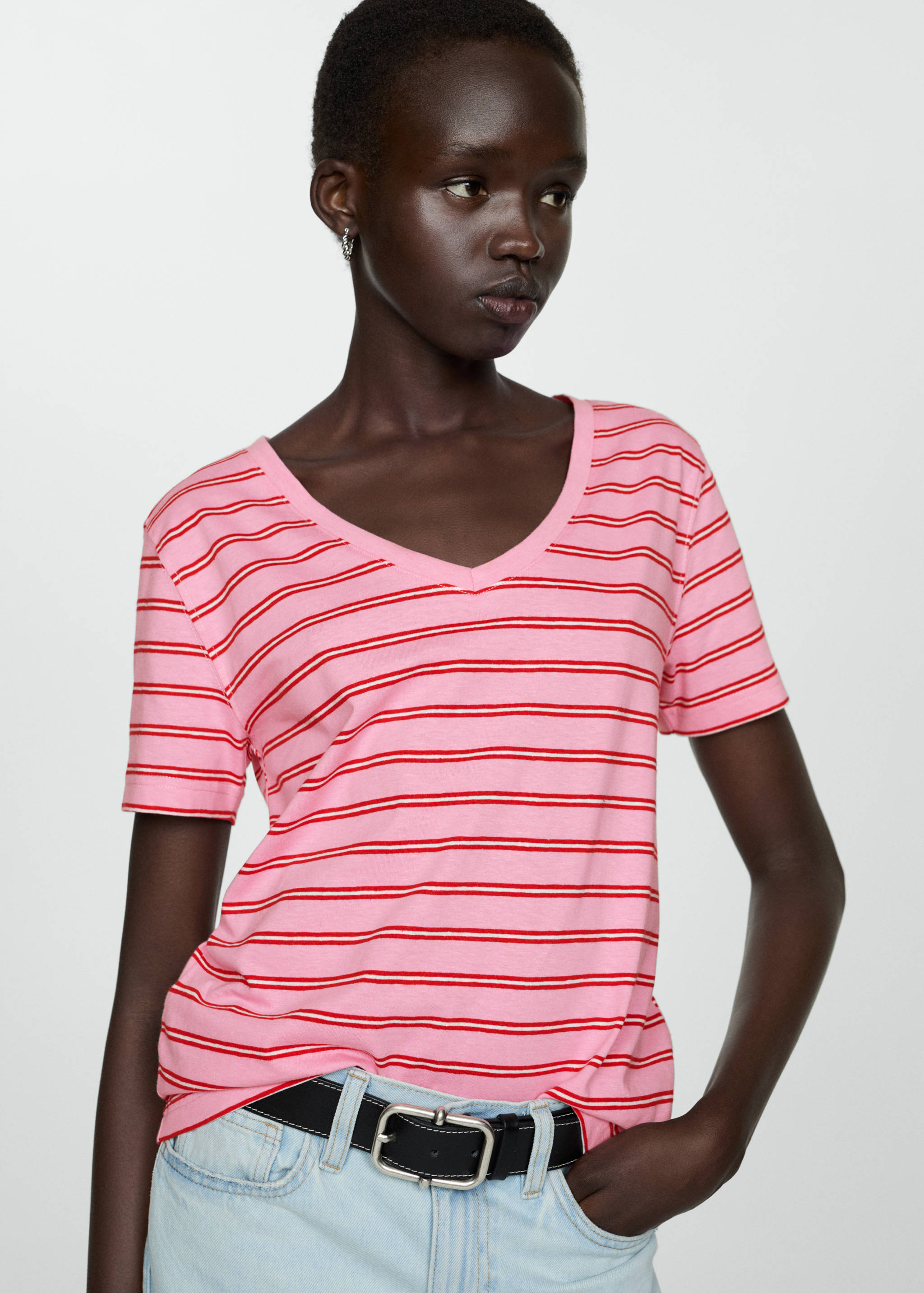 تي شيرت قطني بتصميم رقبة على شكل حرف V - رؤية وسط