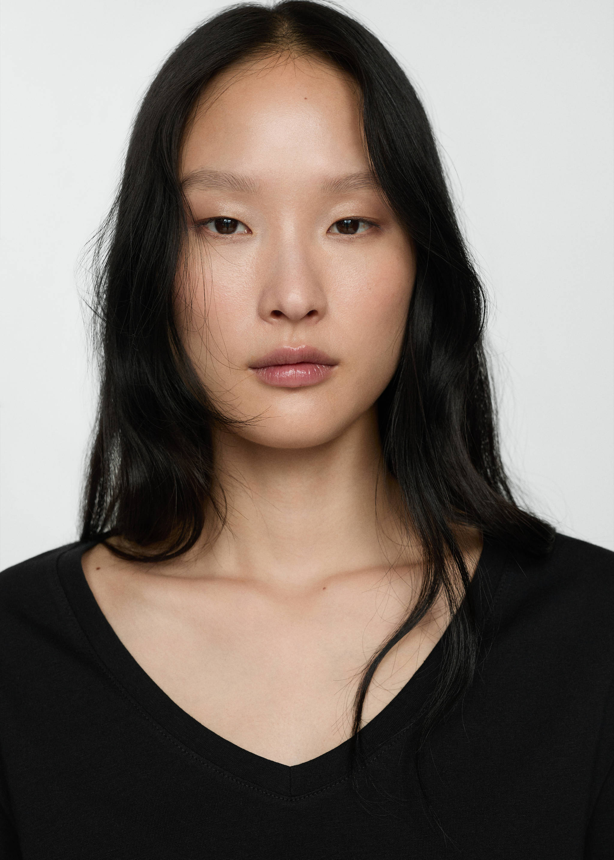 تي شيرت قطني بتصميم رقبة على شكل حرف V - تفاصيل المنتج 1