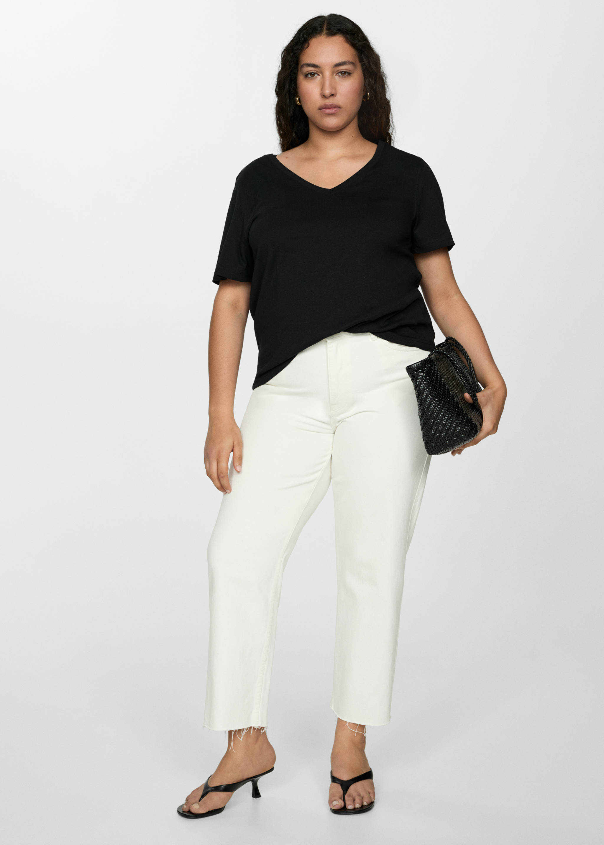 تي شيرت قطني بتصميم رقبة على شكل حرف V - تفاصيل المنتج 3